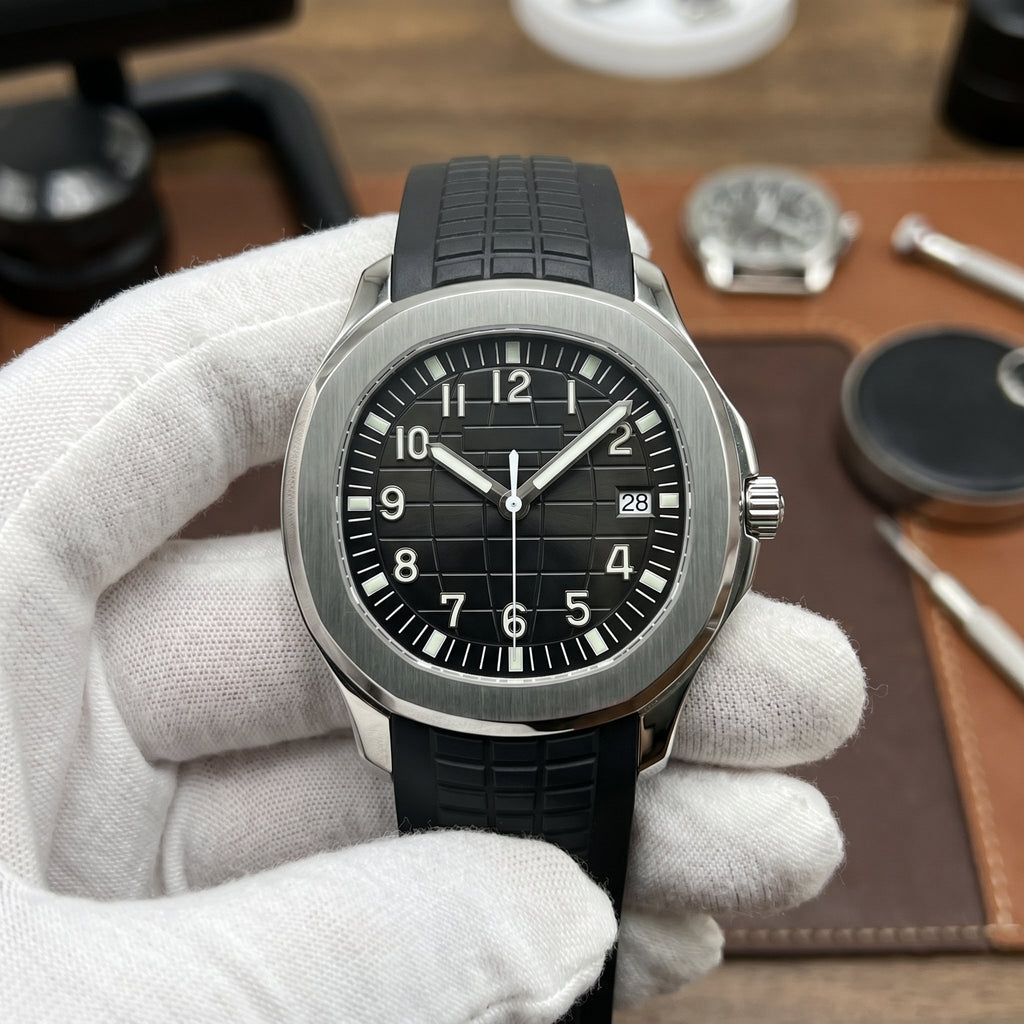 Aqua Mod – Black Dial – 41mm – Automatic - close-up detail