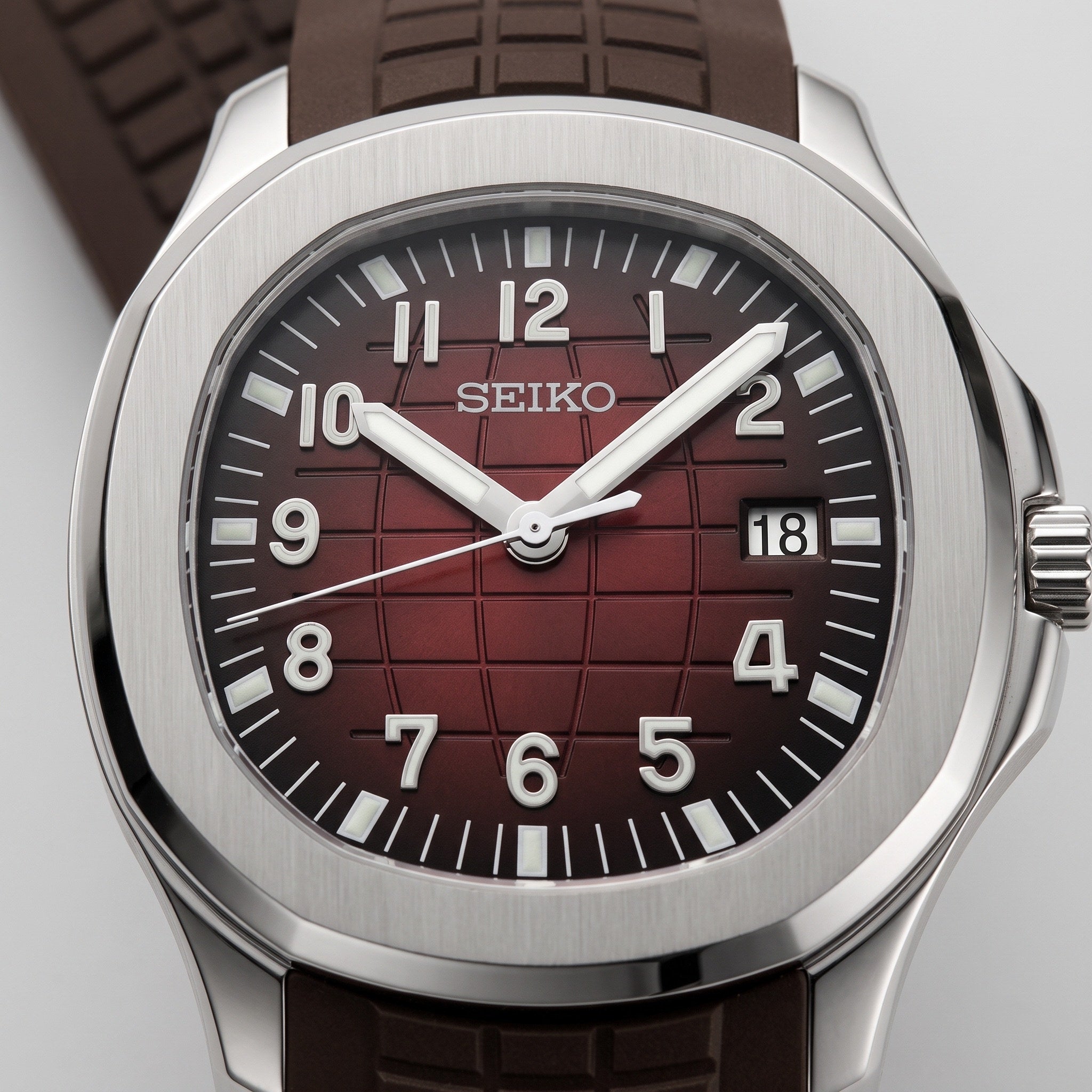 Aqua Mod – Burgundy Dial – 41mm – Automatic – dial detail