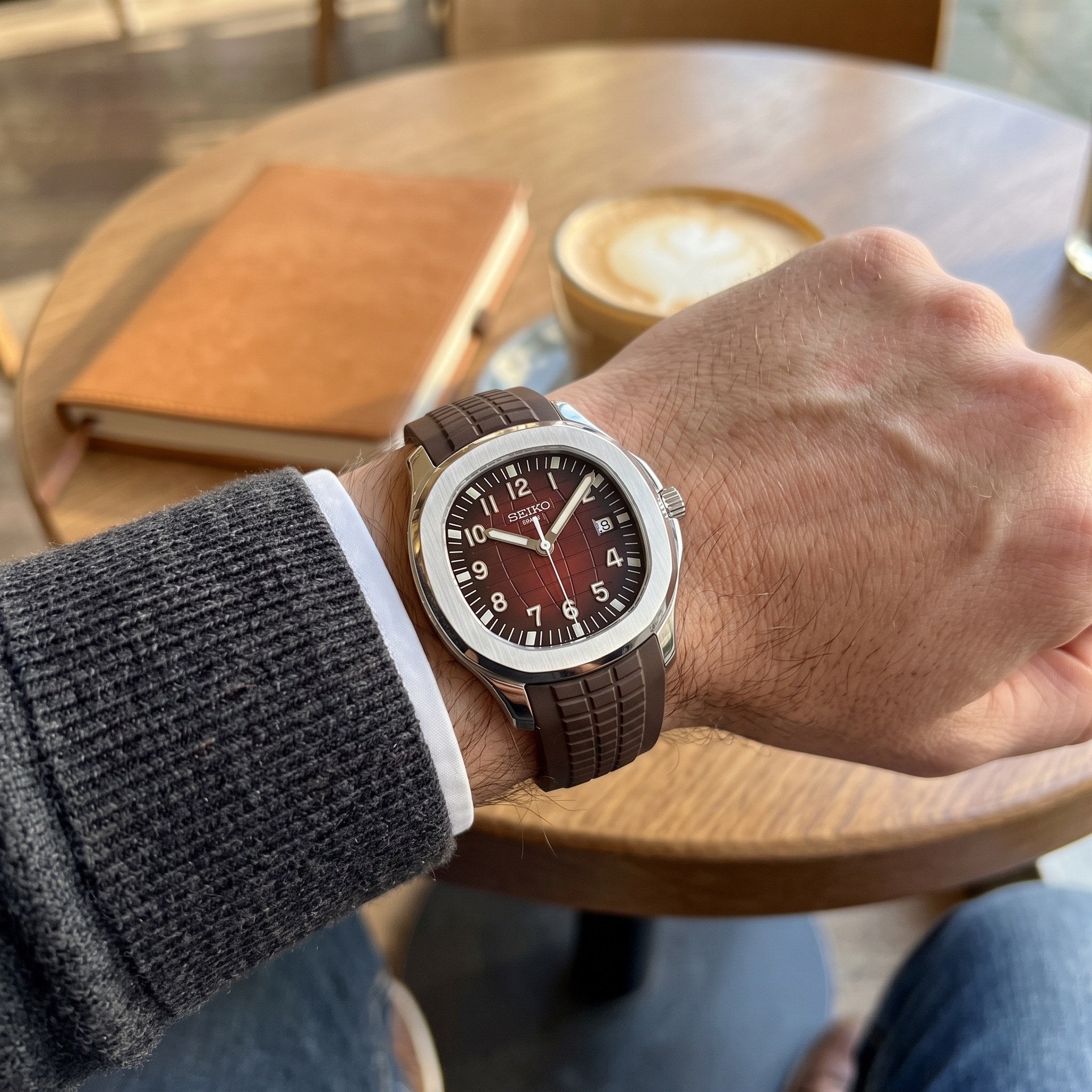 Aqua Mod – Burgundy Dial – 41mm – Automatic – on-wrist view