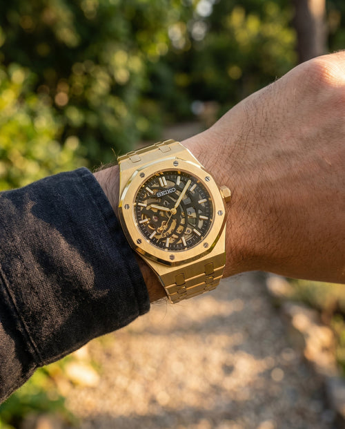 Automatic - 41.5mm - Steel caseback - on-wrist lifestyle