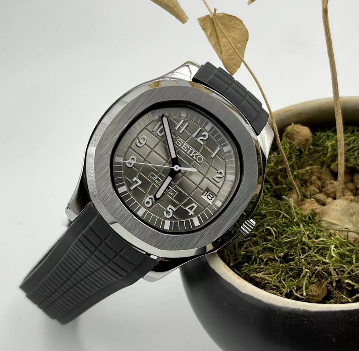 Signature Series - Black Integrated Grey Dial