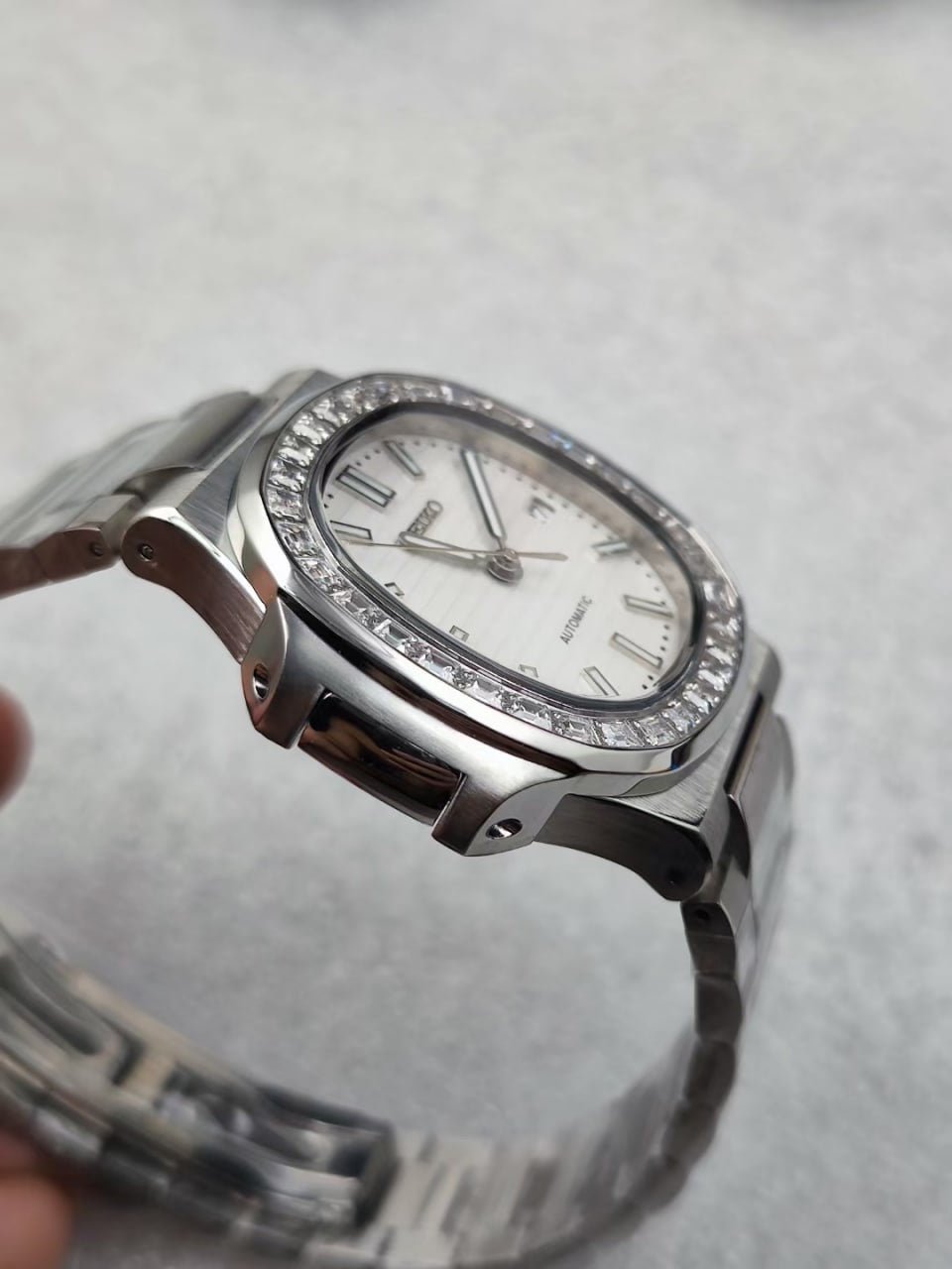 Signature Series - Steel White Diamond Bezel