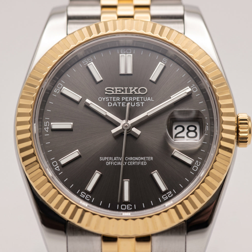 Date Mod – Two-Tone Gold · Grey Stick Dial – Automatic – dial detail
