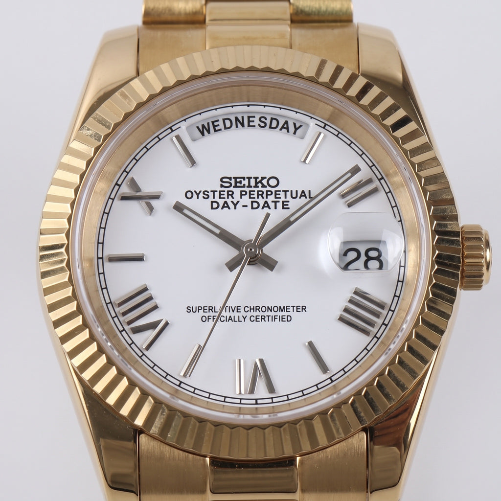 Day Mod – Gold · White Roman Dial – 40mm – Automatic – dial detail