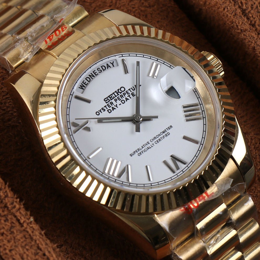 Day Mod – Gold · White Roman Dial – 40mm – Automatic - with Seiko logo