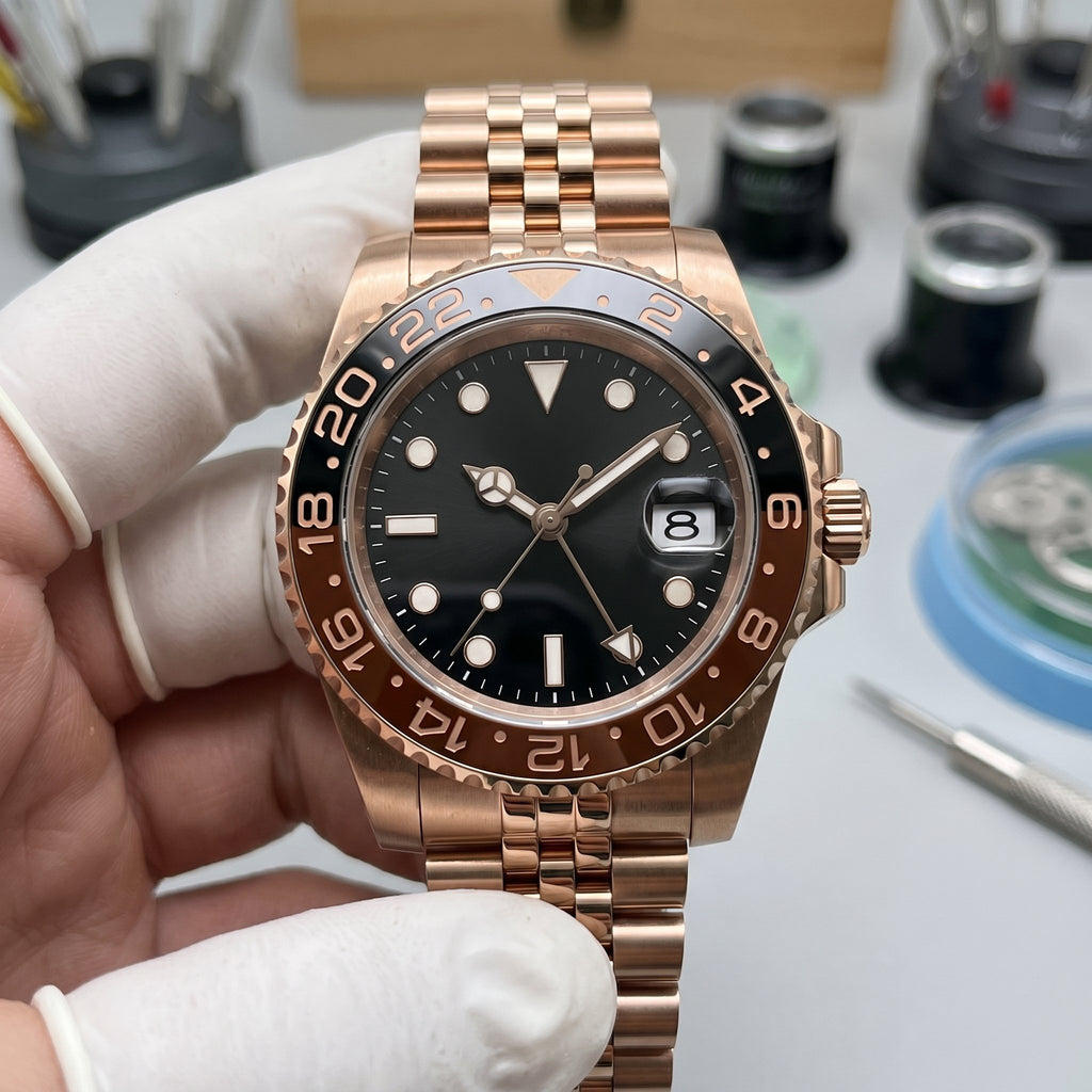 GMT Mod – Full Rose Gold · Brown-Black Bezel – 40mm – Automatic GMT - close-up detail