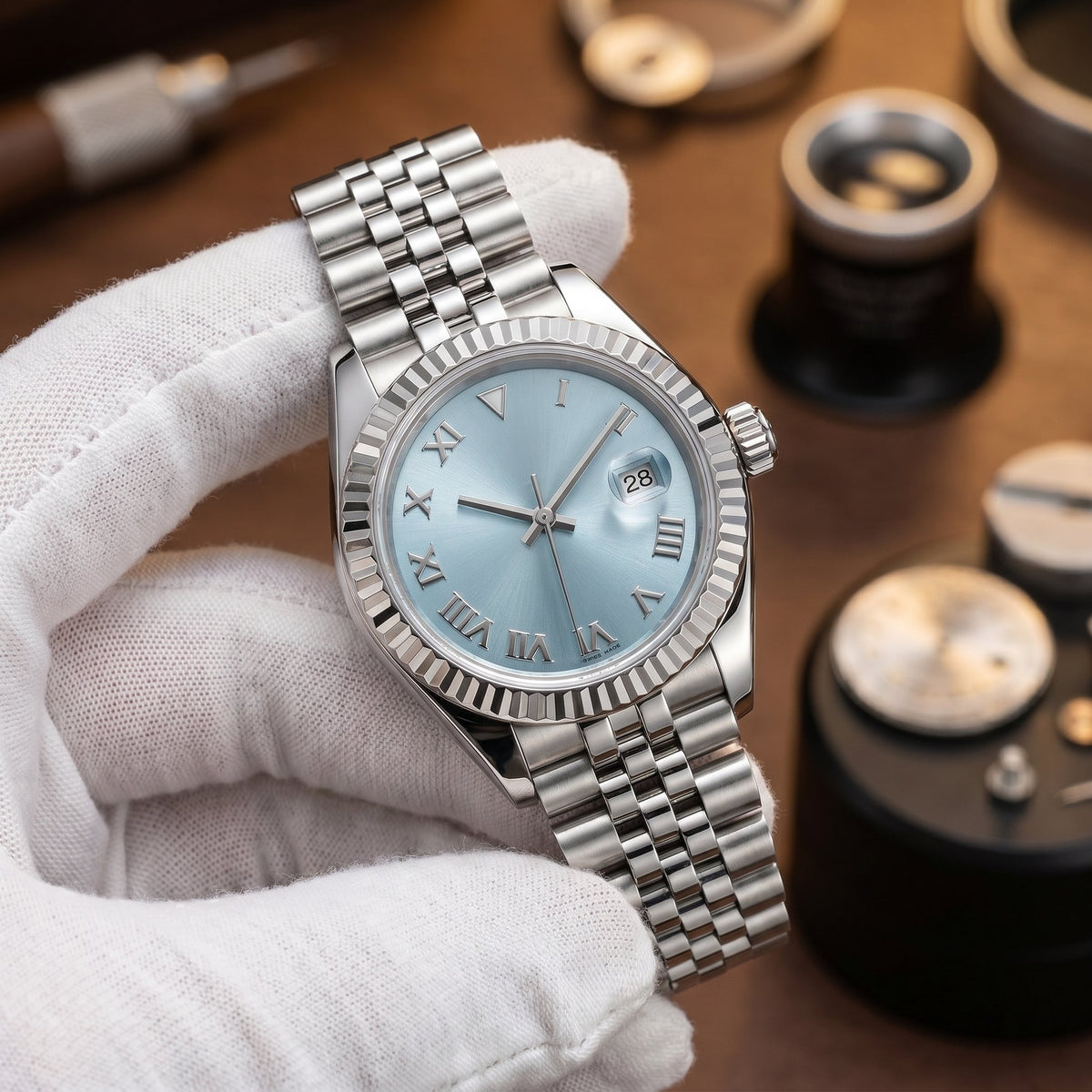 Lady Mod – Steel · Ice-Blue Roman Dial – 28mm – Automatic - close-up detail