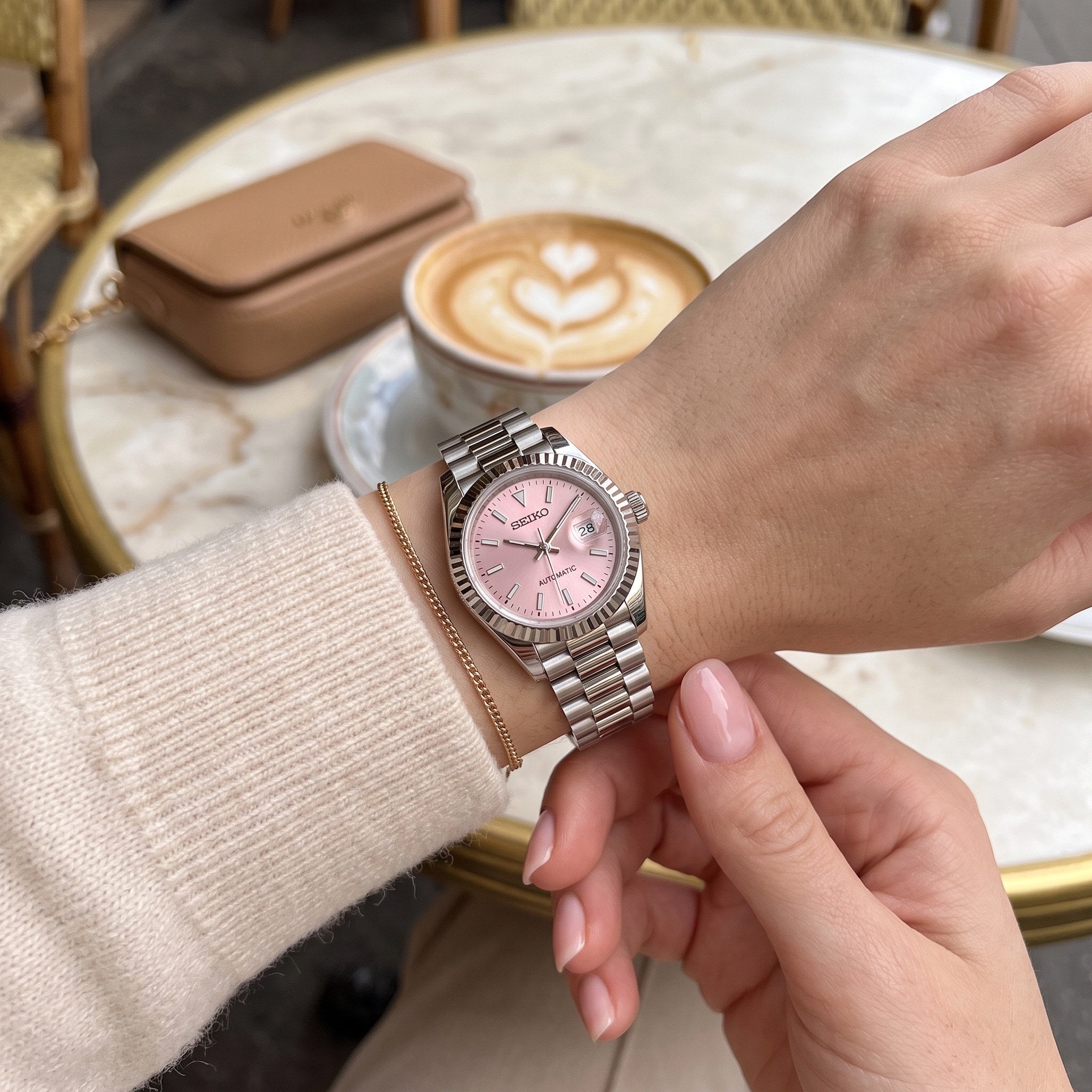 Lady Mod – Steel · Pink Dial · President – 28mm – Automatic – on-wrist view