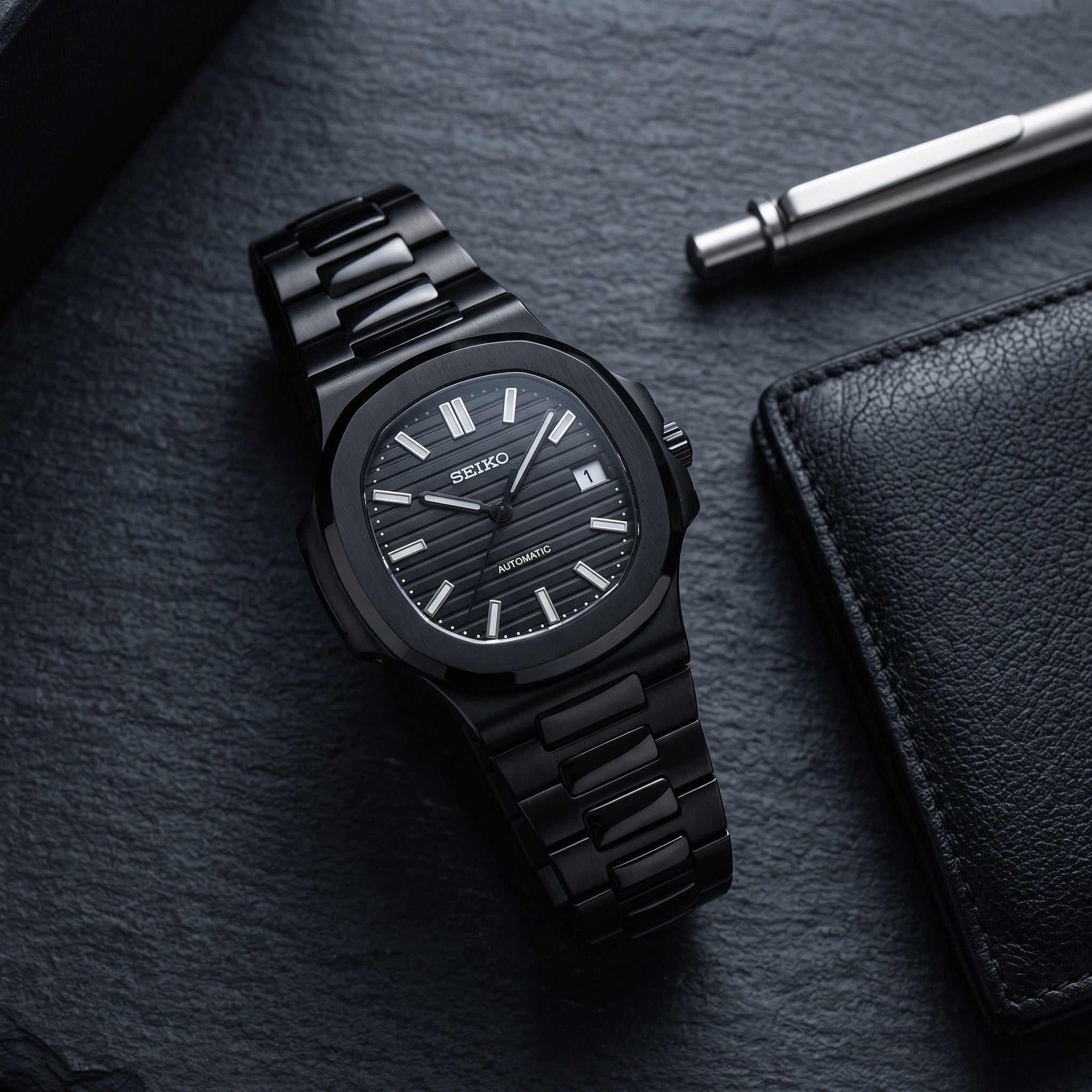 Naut Mod – Black PVD · Black Dial · Rubber – 41mm – Automatic – lifestyle flat lay