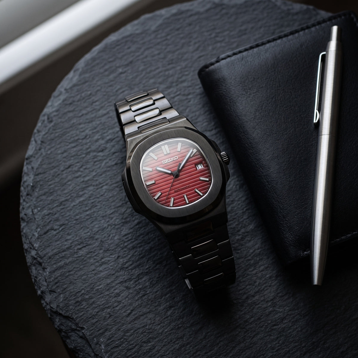 Naut Mod – Black PVD · Red Dial · Rubber – 41mm – Automatic – lifestyle flat lay