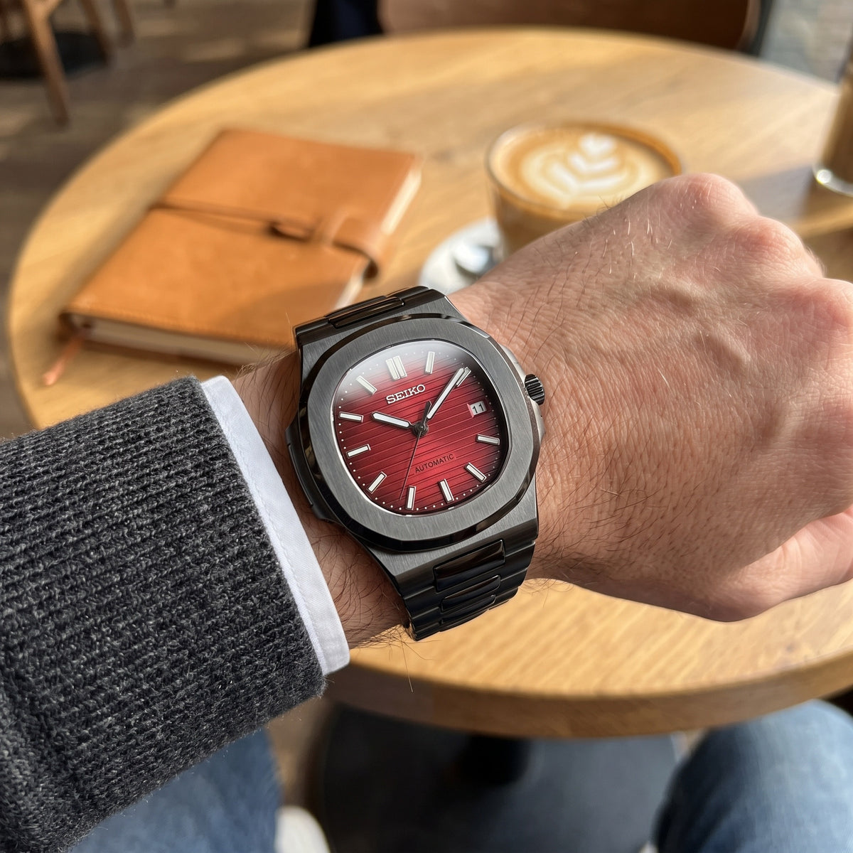 Naut Mod – Black PVD · Red Dial · Rubber – 41mm – Automatic – on-wrist view