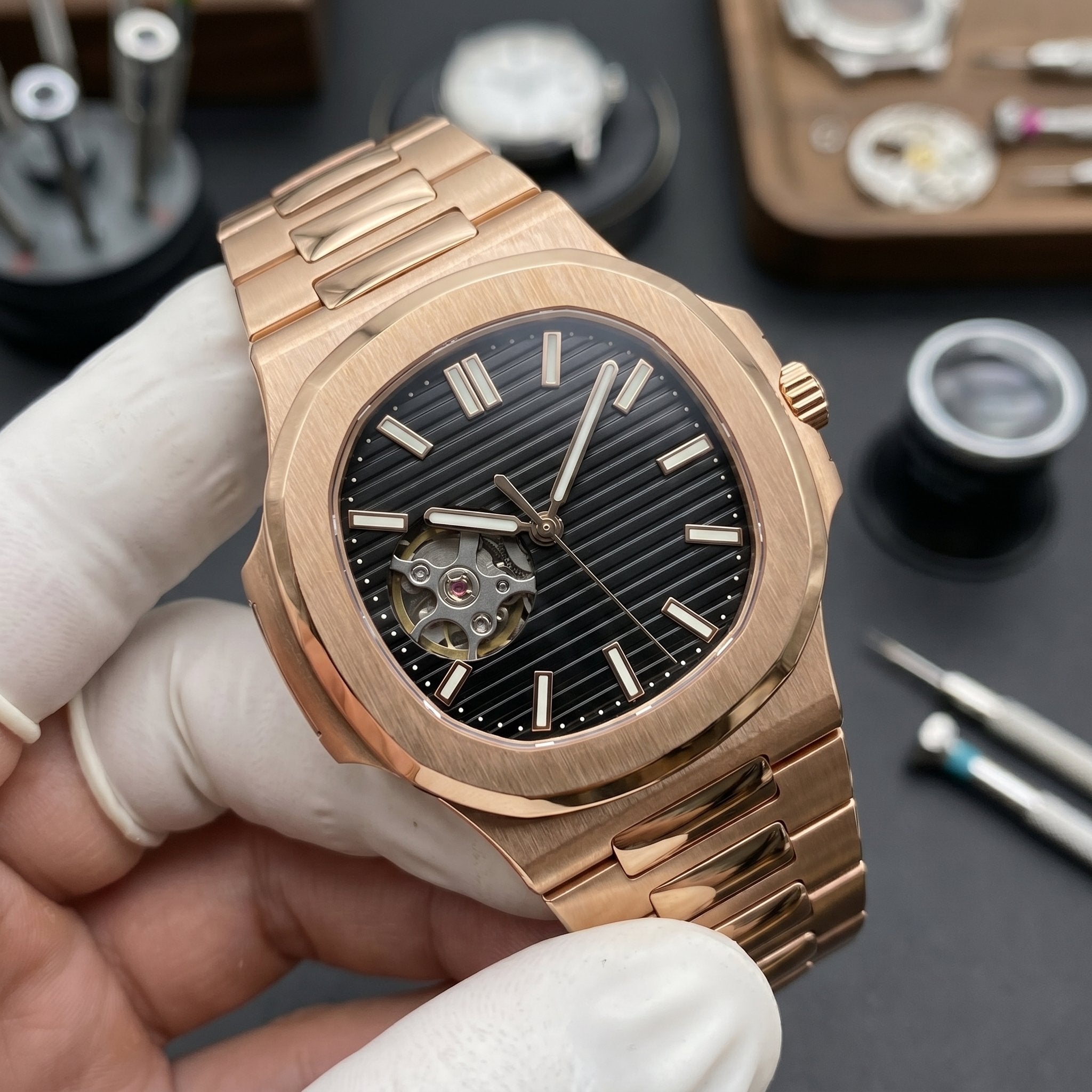 Naut Mod – Rose Gold · Black Open-Heart Dial – 41mm – Automatic - close-up detail