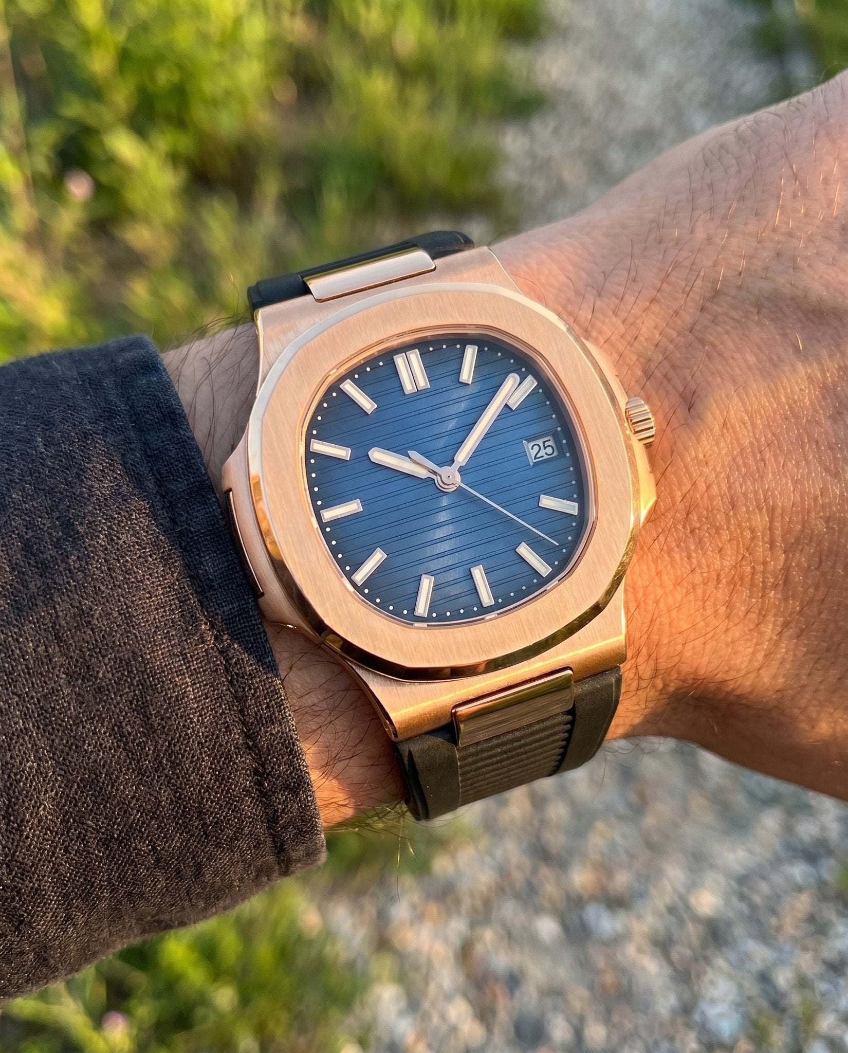 Naut Mod – Rose Gold · Blue Dial · Rubber – 41mm – Automatic - on-wrist lifestyle