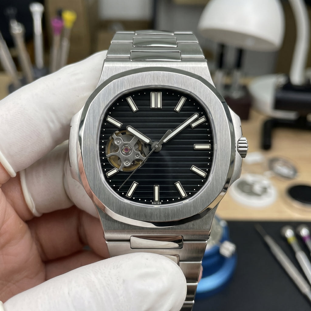 Naut Mod – Steel · Black Open-Heart Dial – 41mm – Automatic - close-up detail