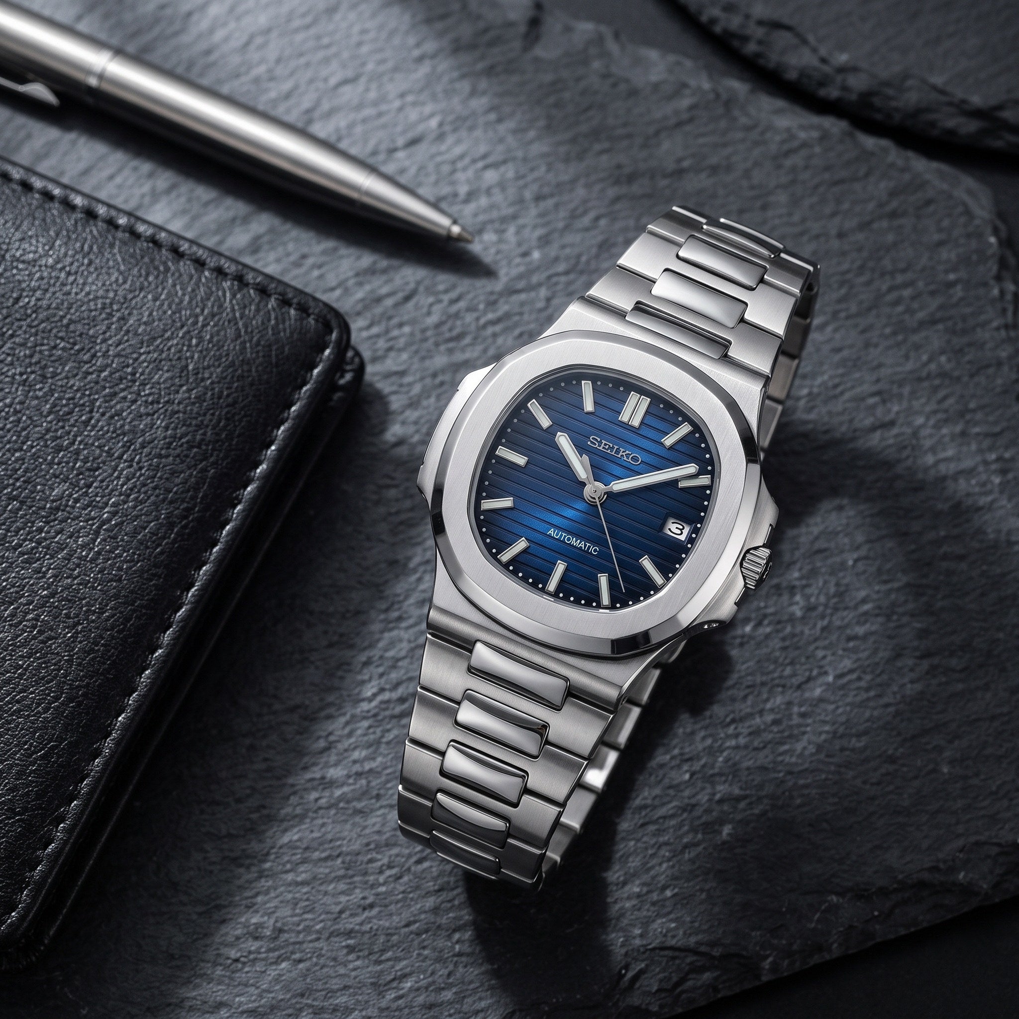 Naut Mod – Steel · Blue Dial – 41mm – Automatic – lifestyle flat lay