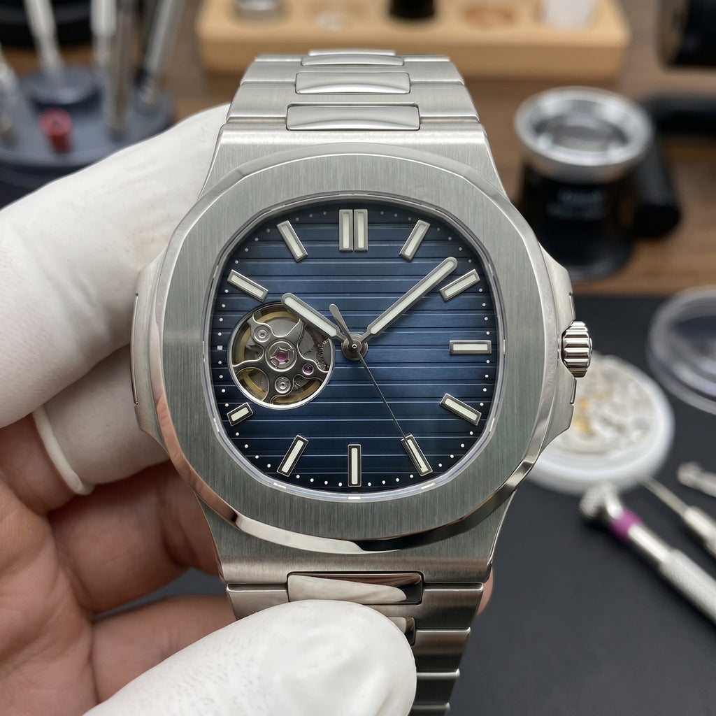 Naut Mod – Steel · Blue Open-Heart Dial – 41mm – Automatic - close-up detail