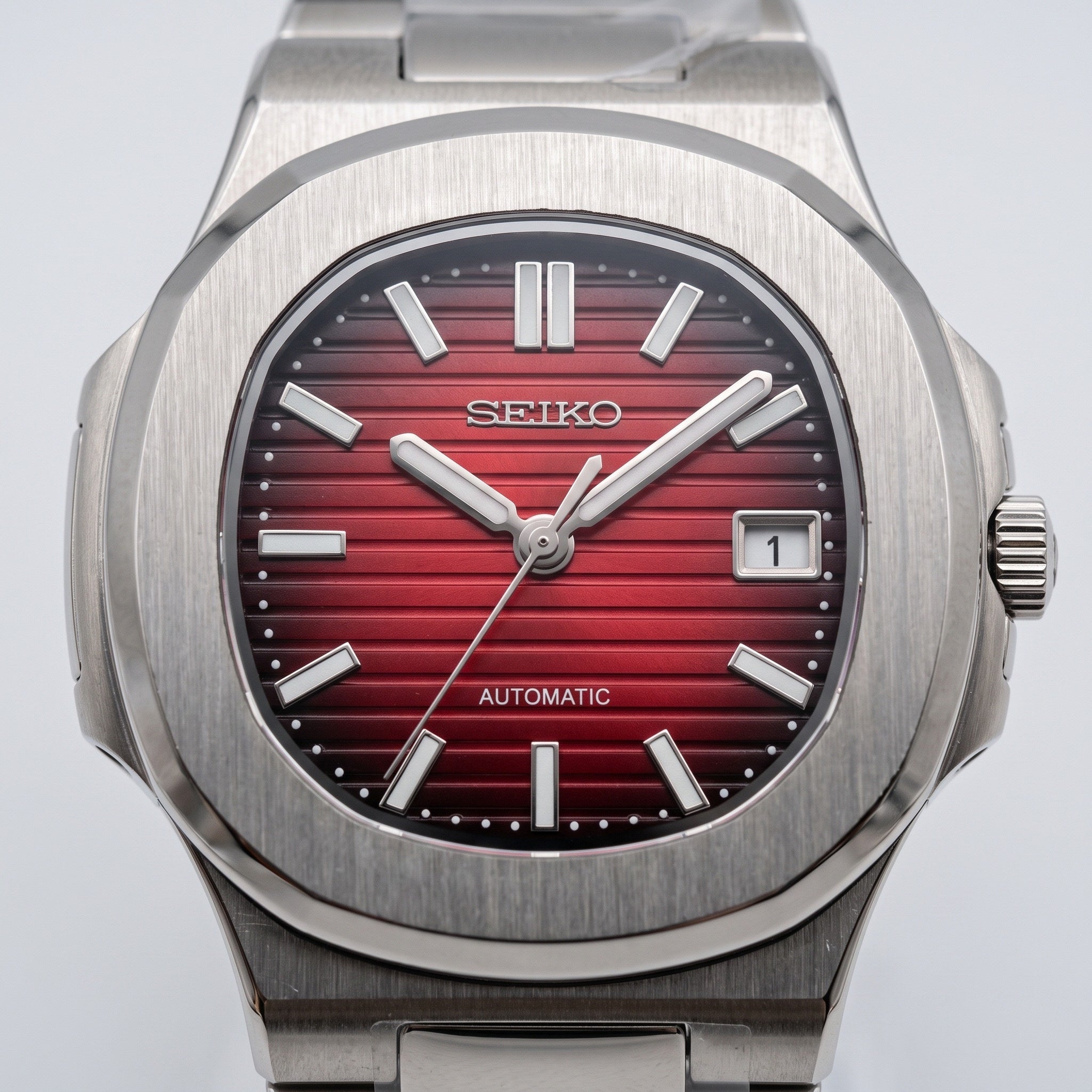 Naut Mod – Steel · Red Dial – 41mm – Automatic – dial detail