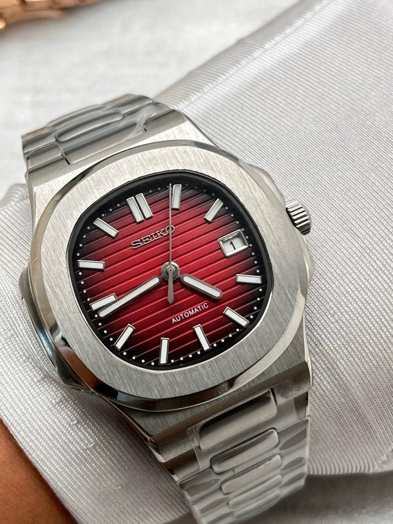 Naut Mod – Steel · Red Dial – 41mm – Automatic — with Seiko logo
