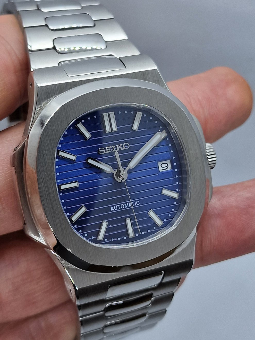 Naut Mod – Steel · Royal Blue Dial – 41mm – Automatic — with Seiko logo