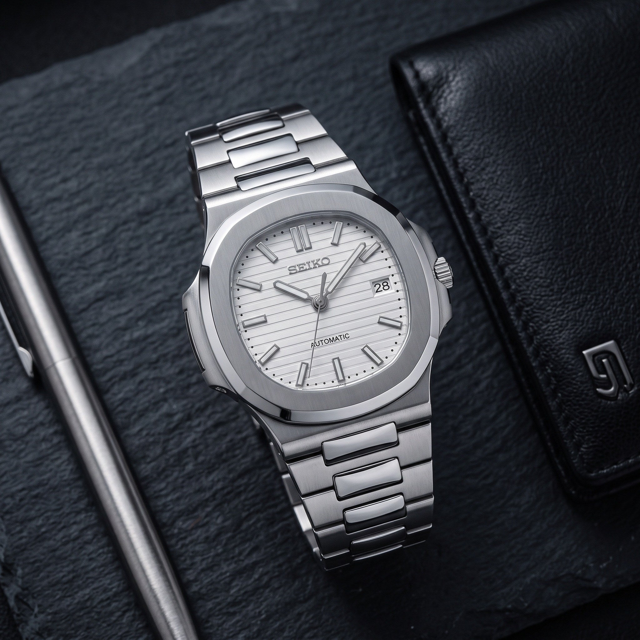Naut Mod – Steel · Silver Dial – 41mm – Automatic – lifestyle flat lay