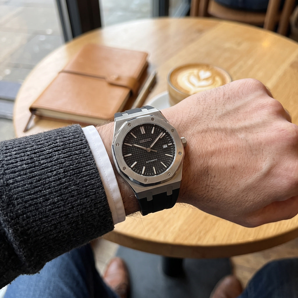 Oak Mod – Black PVD · Black Dial · Rubber – 41mm – Automatic – on-wrist view