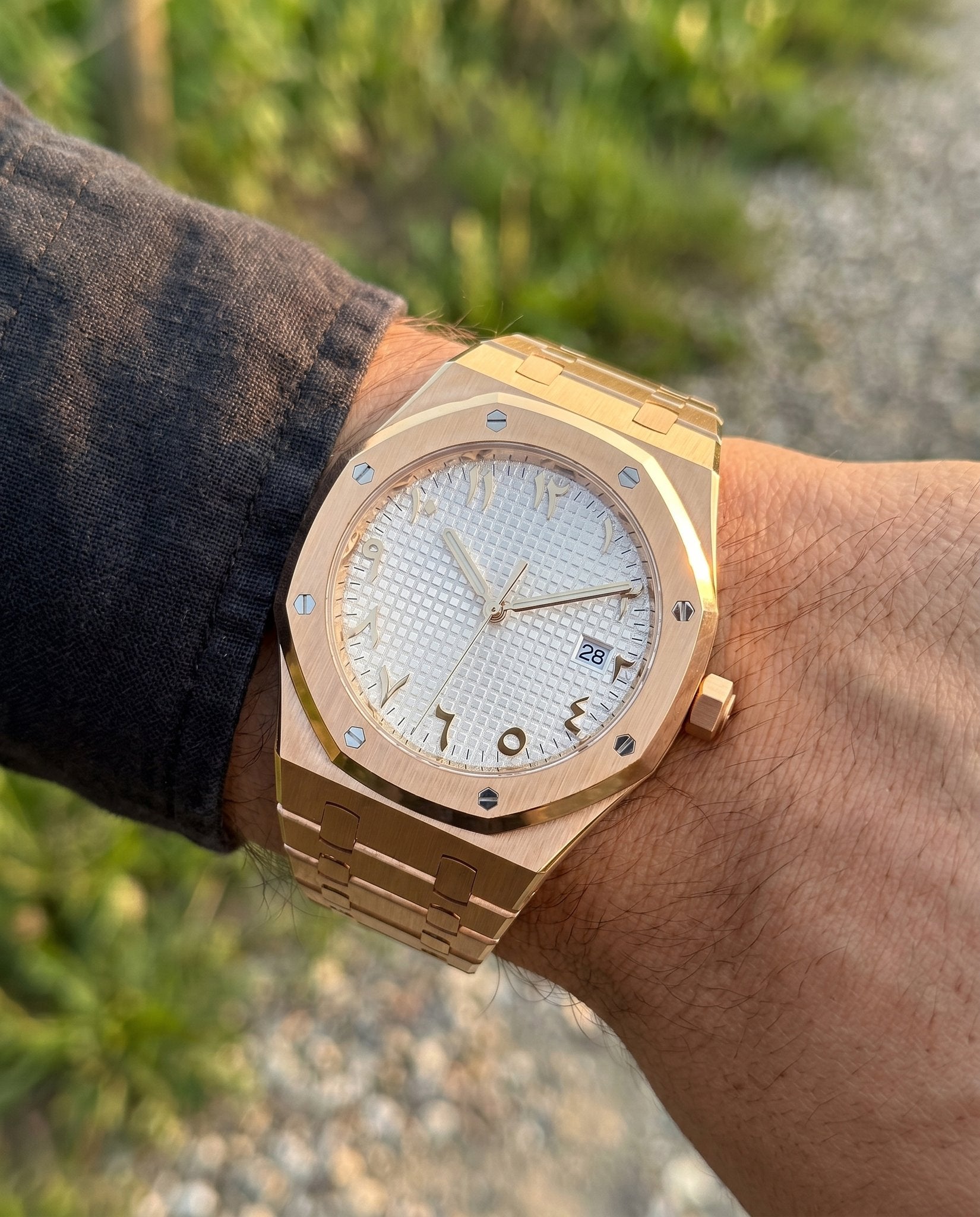Oak Mod – Rose Gold · MOP Arabic Dial – 41mm – Automatic - on-wrist lifestyle