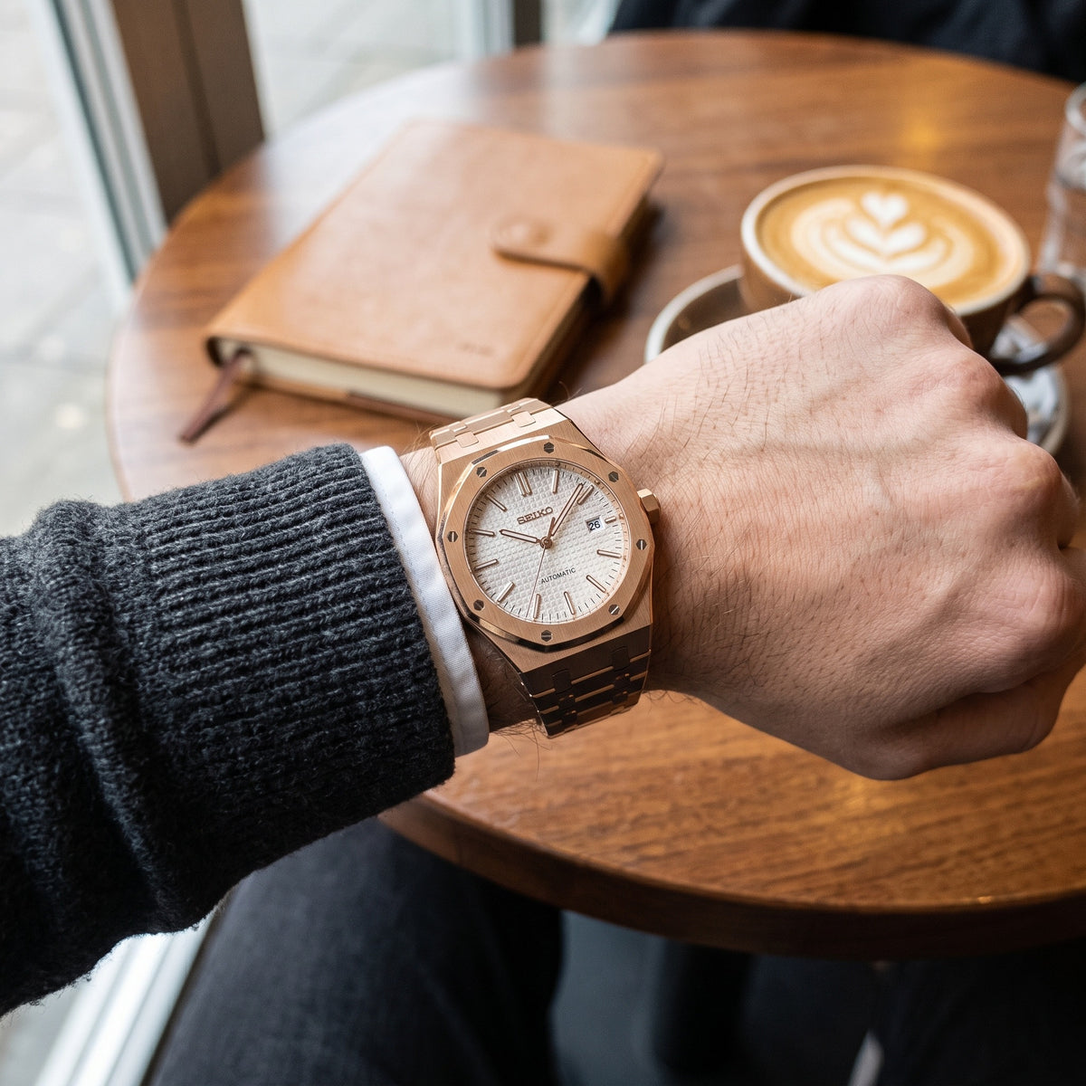 Oak Mod – Rose Gold · White Dial – 41mm – Automatic – on-wrist view