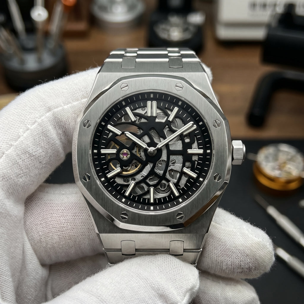 Oak Mod – Steel · Black Skeleton Dial – 41mm – Automatic - close-up detail
