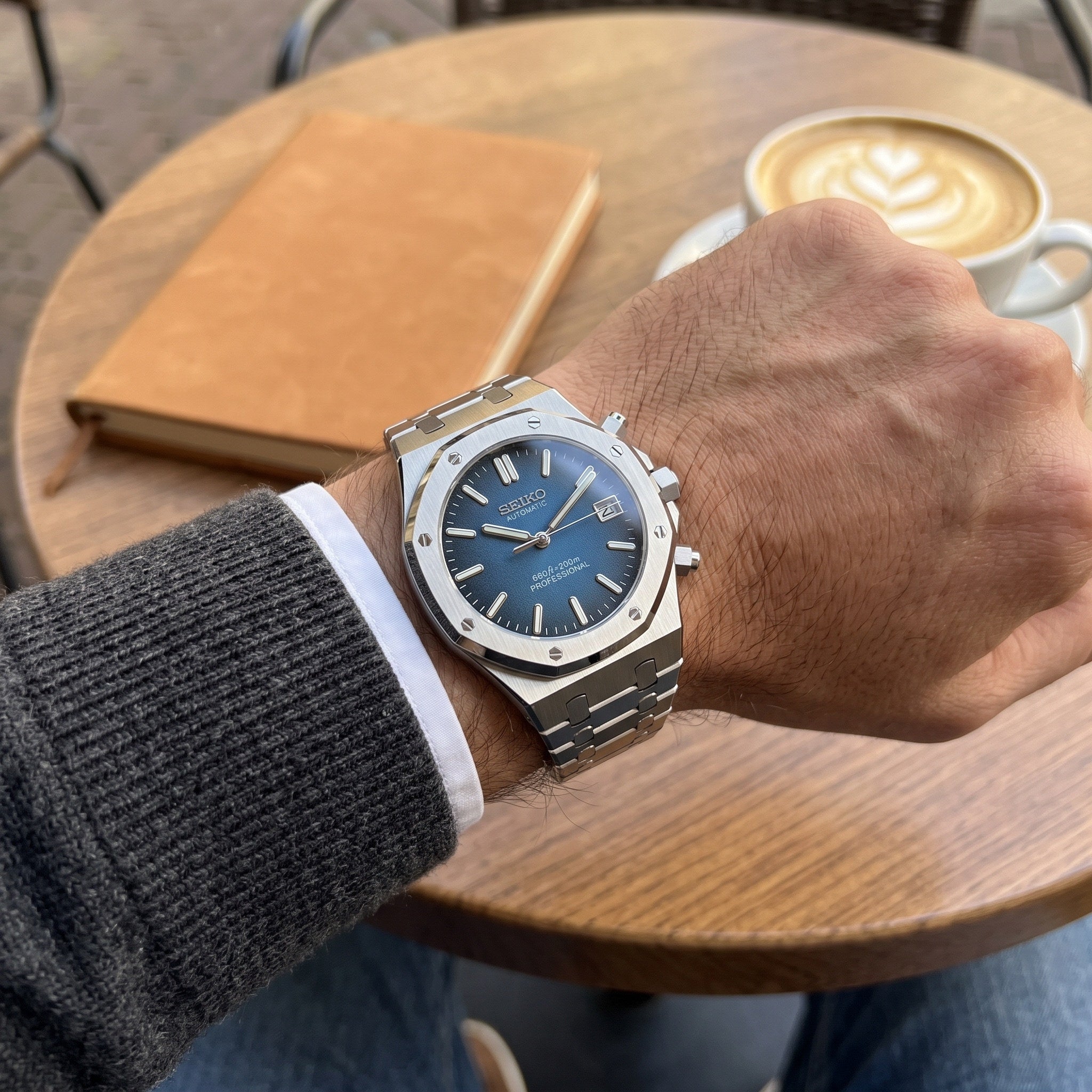 Oak Mod – Steel · Blue Dial – 41mm – Automatic – on-wrist view