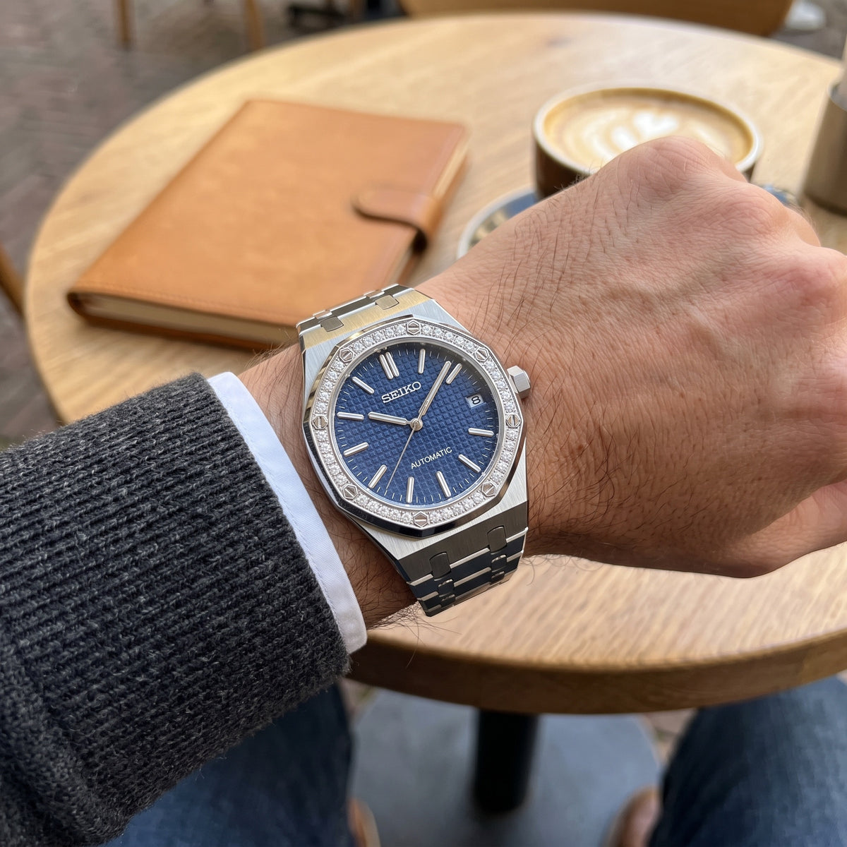 Oak Mod – Steel · Diamond Bezel · Blue Dial – 41mm – Automatic – on-wrist view