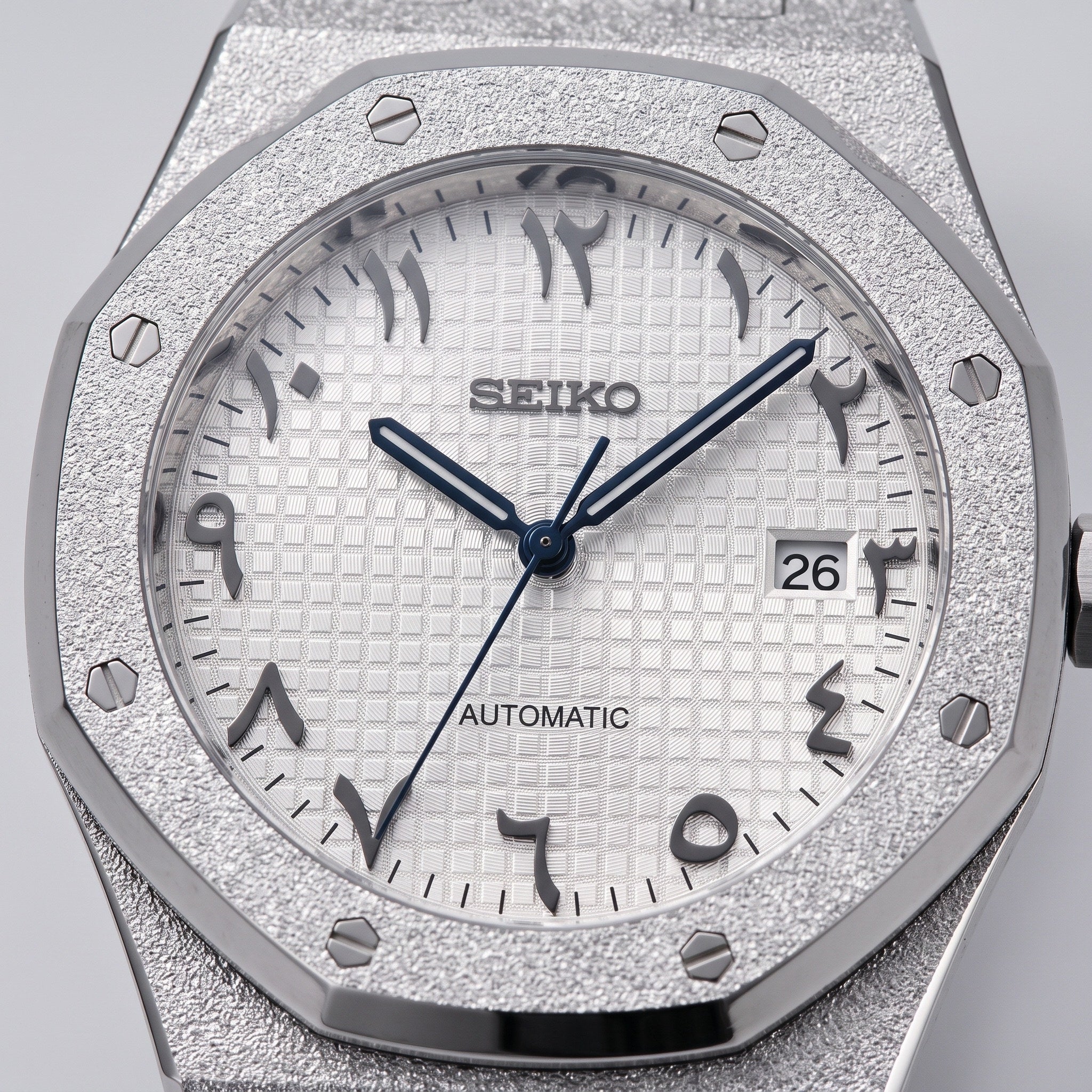 Oak Mod – Steel · Frosted Silver Dial – 41mm – Automatic – dial detail