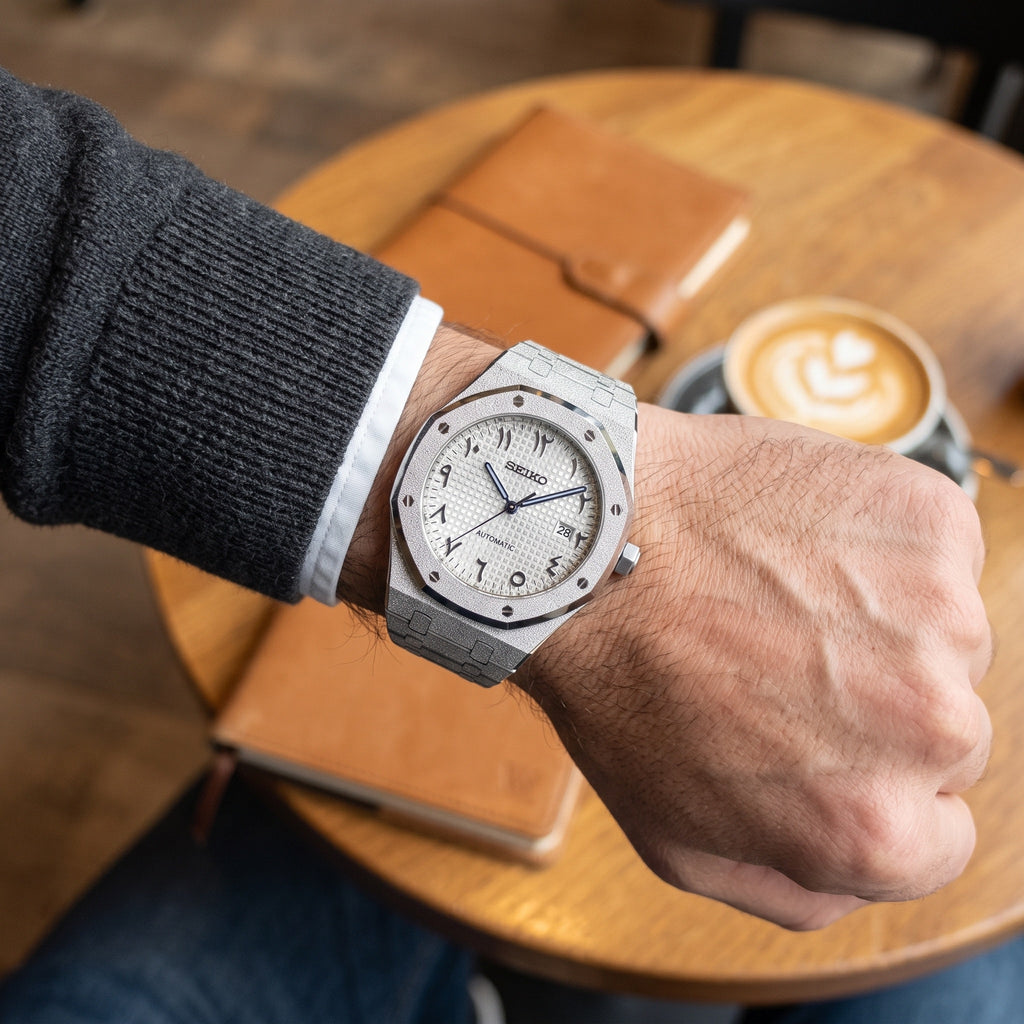 Oak Mod – Steel · Frosted Silver Dial – 41mm – Automatic – on-wrist view