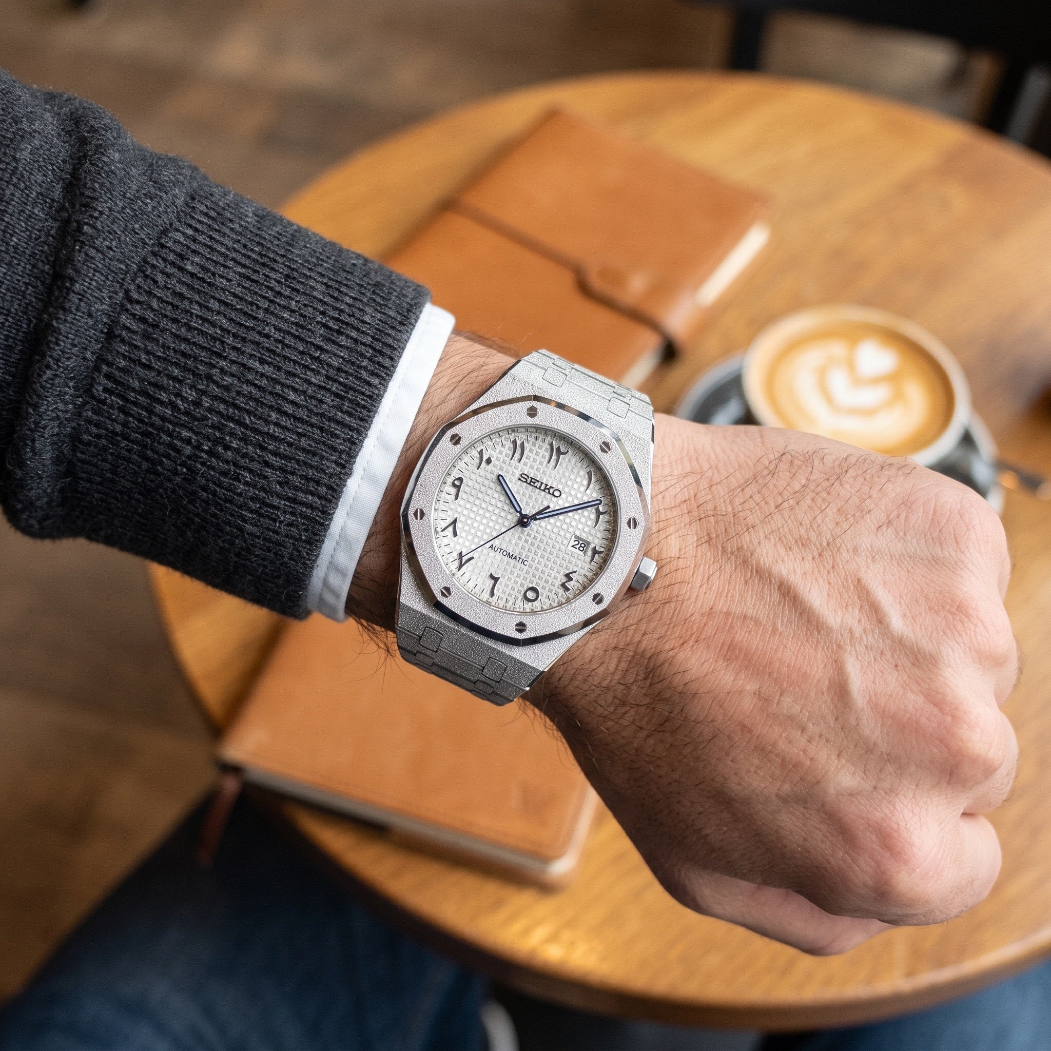 Oak Mod – Steel · Frosted Silver Dial – 41mm – Automatic – on-wrist view