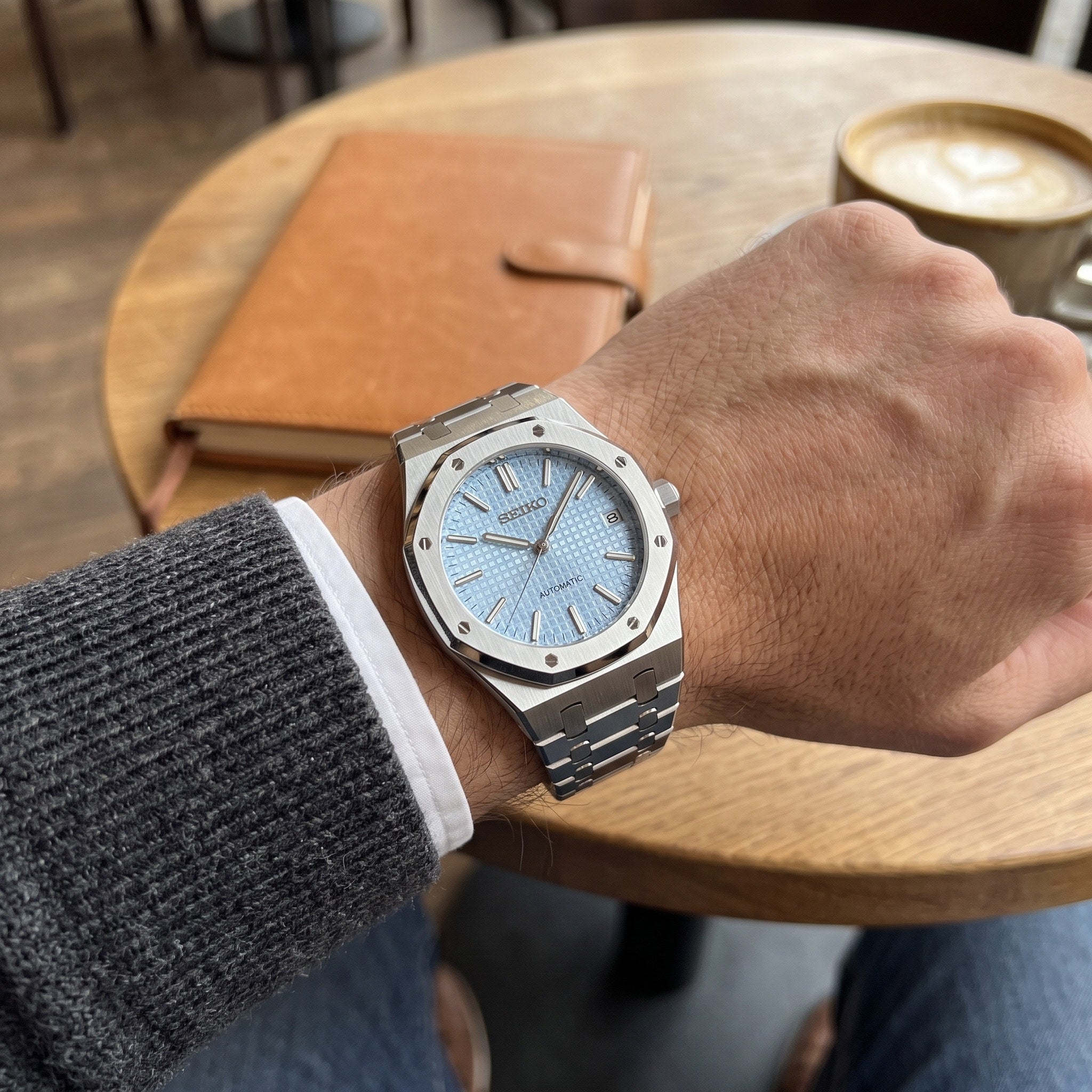 Oak Mod – Steel · Ice-Blue Dial – 41mm – Automatic – on-wrist view