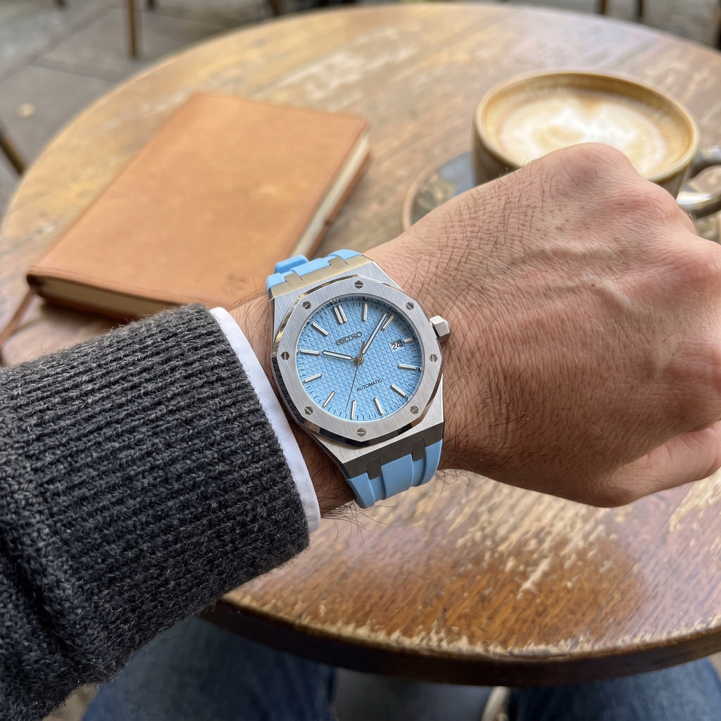 Oak Mod – Steel · Light Blue Dial · Rubber – 41mm – Automatic – on-wrist view