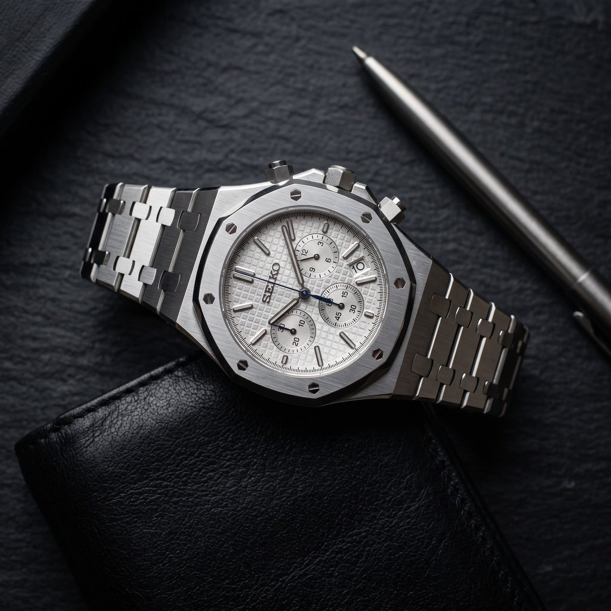 Oak Mod – Steel · Silver Chronograph – 41mm – Chronograph – lifestyle flat lay