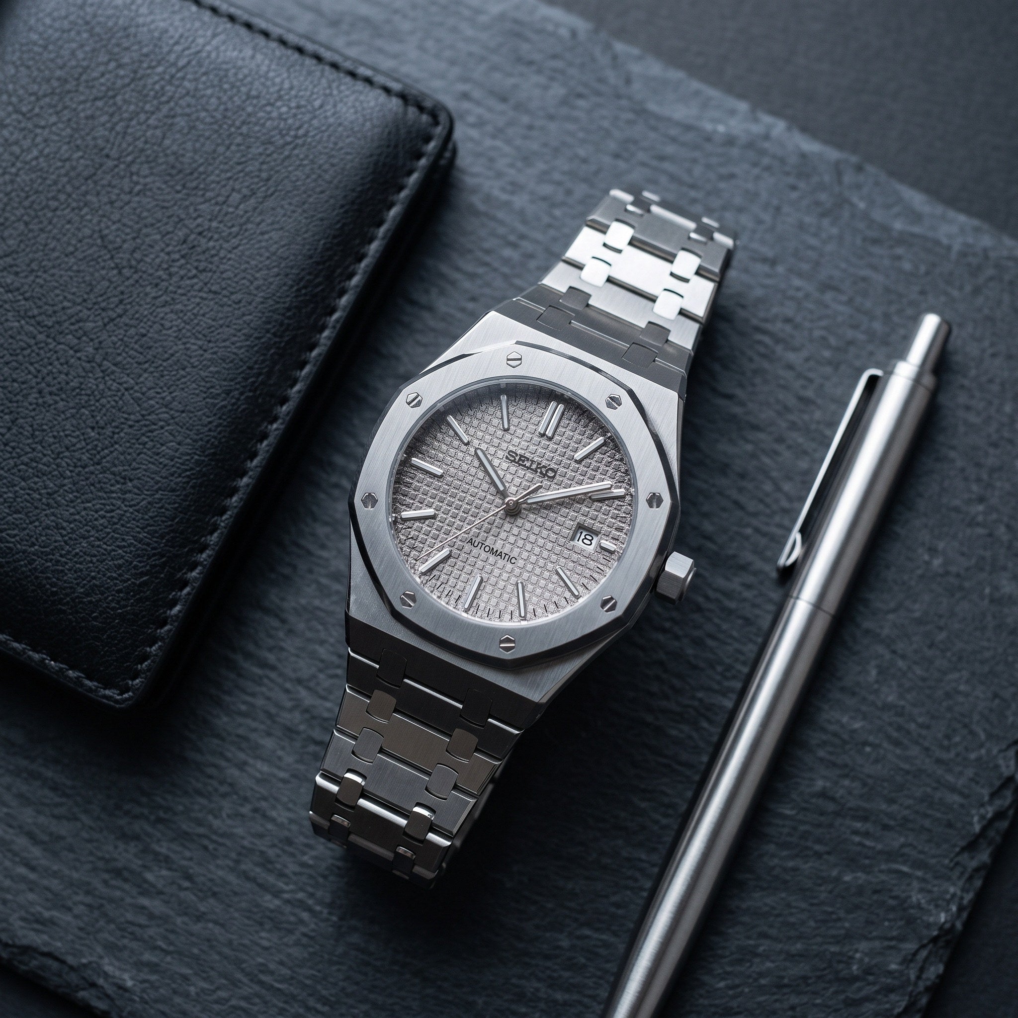 Oak Mod – Steel · Silver Dial – 41mm – Automatic – lifestyle flat lay