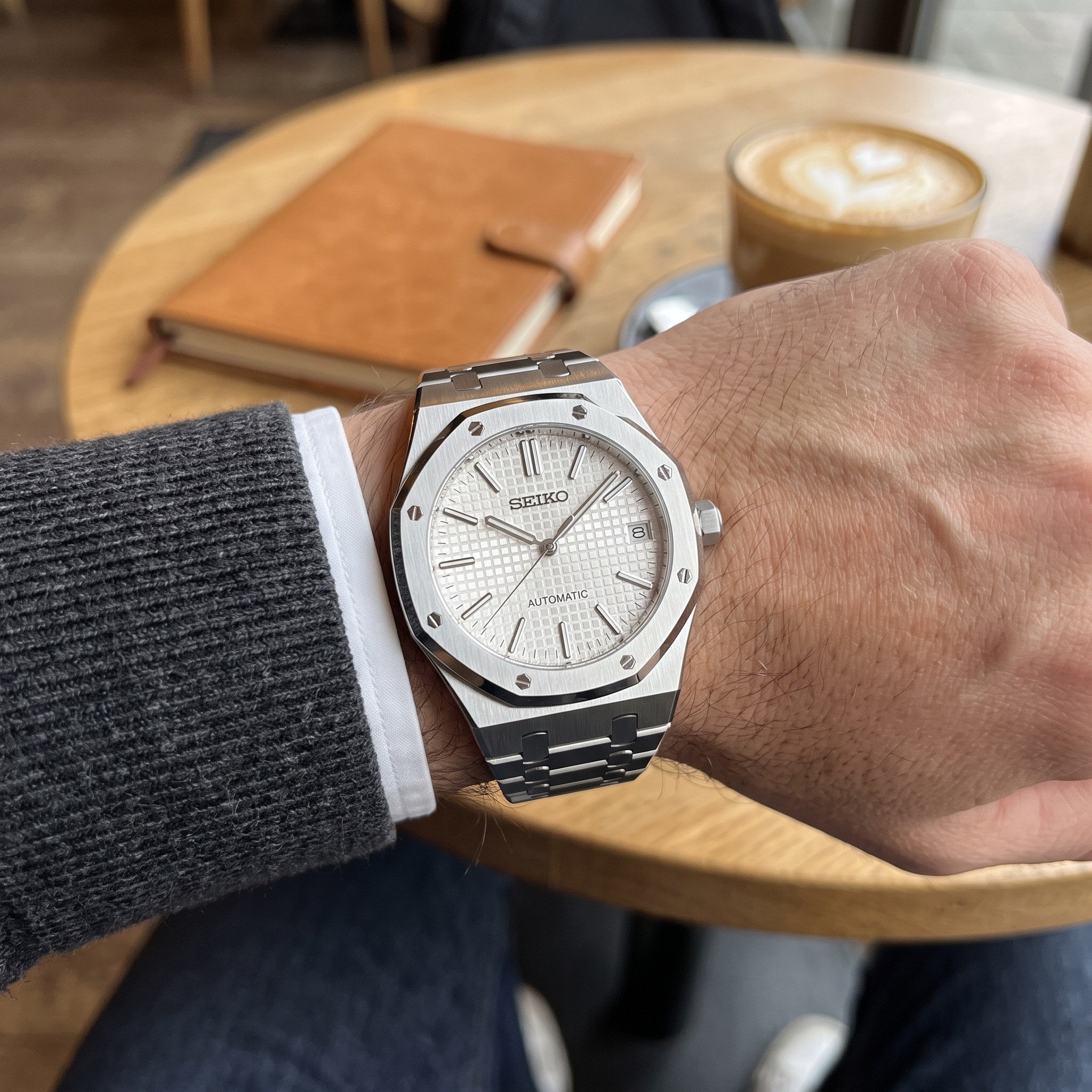 Oak Mod – Steel · White Tapisserie Dial – 41mm – Automatic – on-wrist view