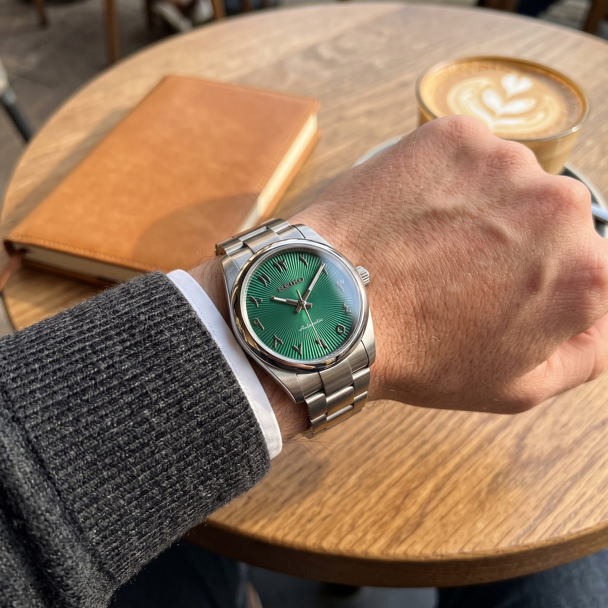 Oyst Mod – Green Dial – 39mm – Automatic – on-wrist view