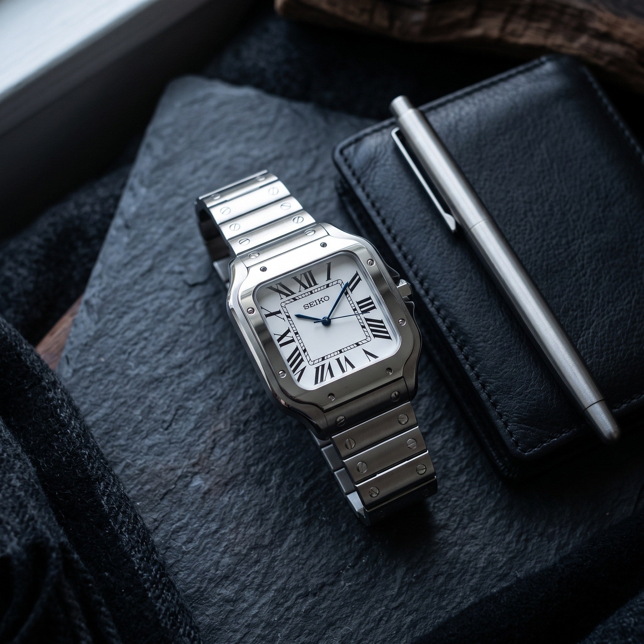 Seiktos Mod – Silver Dial – 38mm – Automatic – lifestyle flat lay