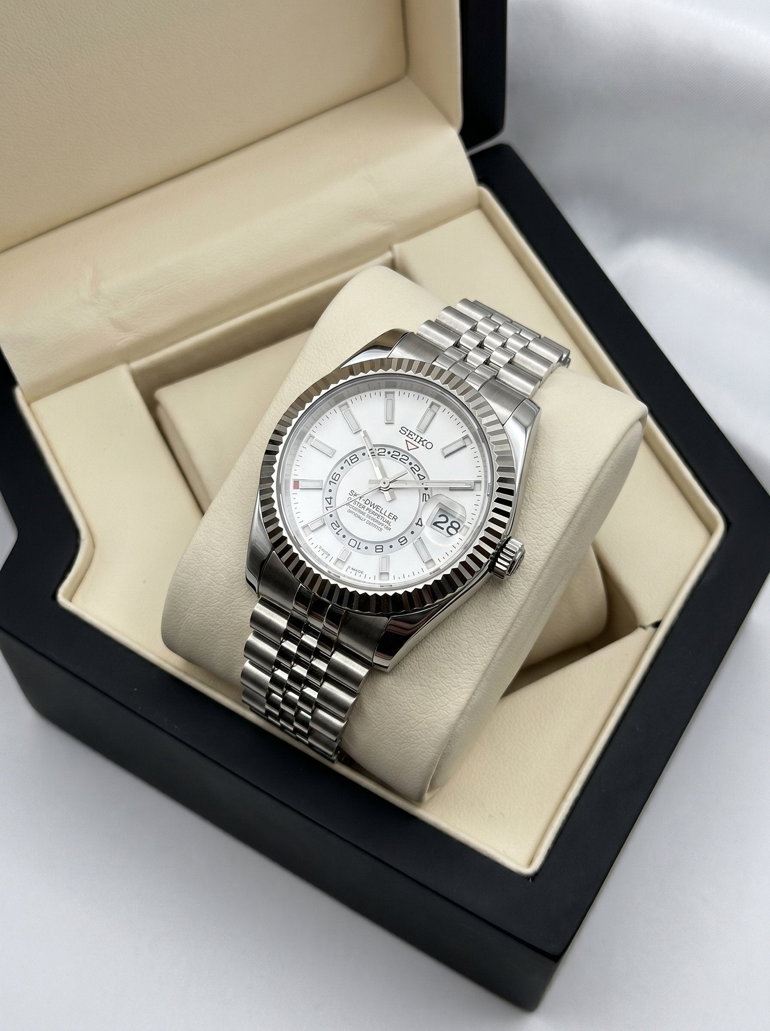 Sky Mod – White Dial – 41mm – Automatic - in presentation box