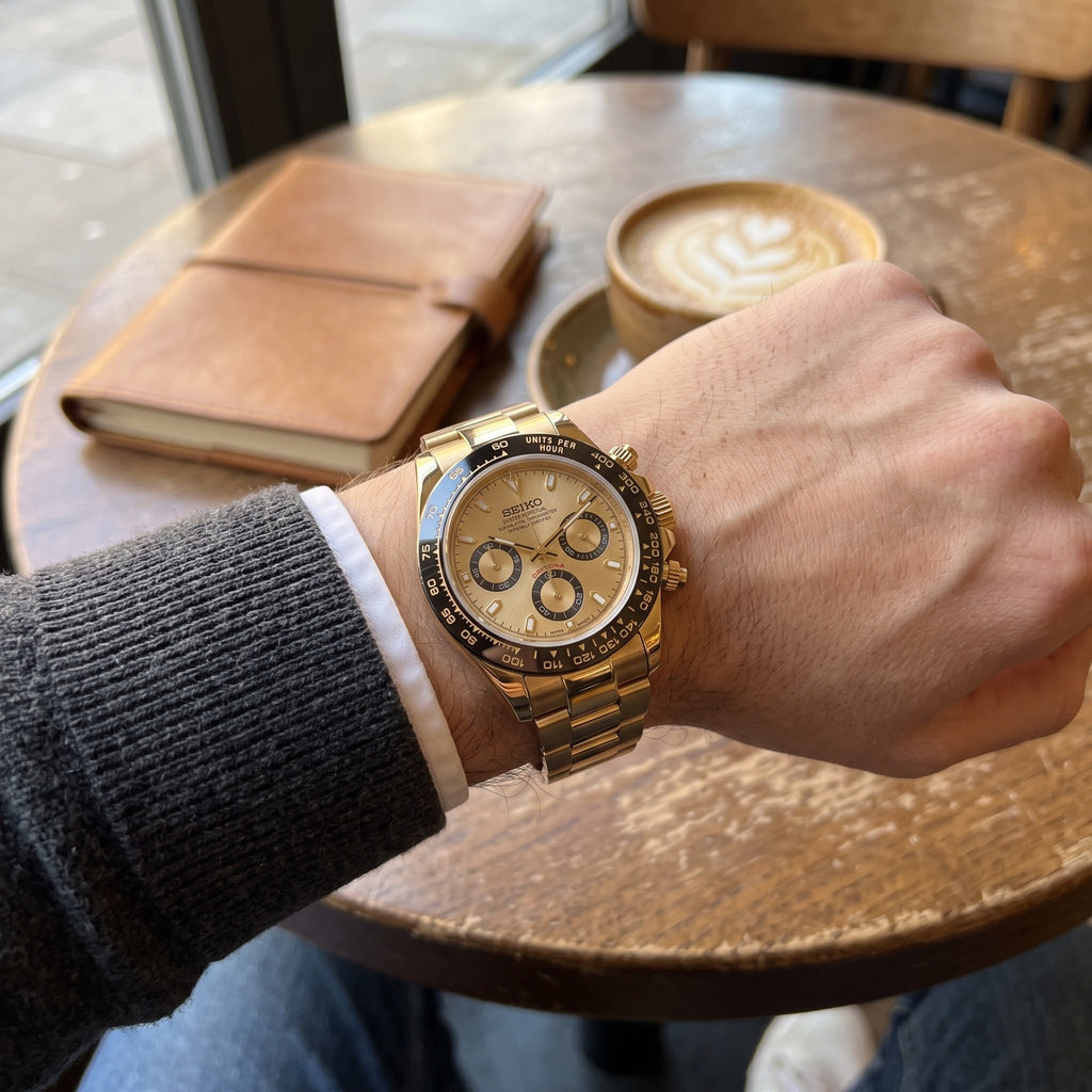 Tona Mod – Gold · Champagne Dial – 40mm – Chronograph – on-wrist view