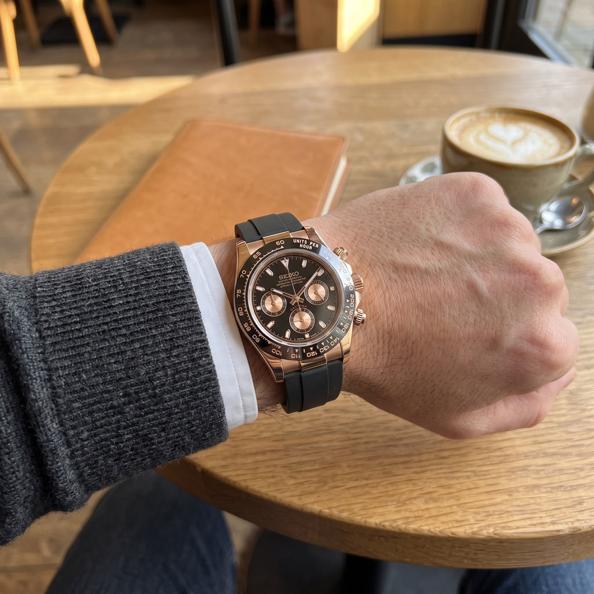 Tona Mod – Rose Gold · Black Dial · Rubber – 40mm – Chronograph – on-wrist view