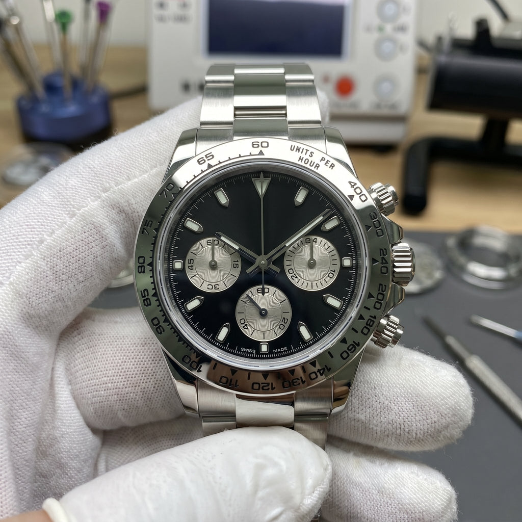 Tona Mod – Steel · Black Dial – 40mm – Chronograph - close-up detail