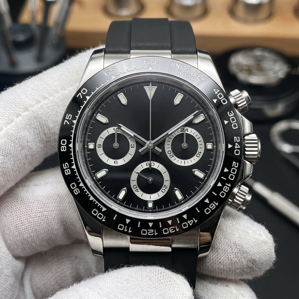 Tona Mod – Steel · Black Dial · Rubber – 40mm – Chronograph - close-up detail