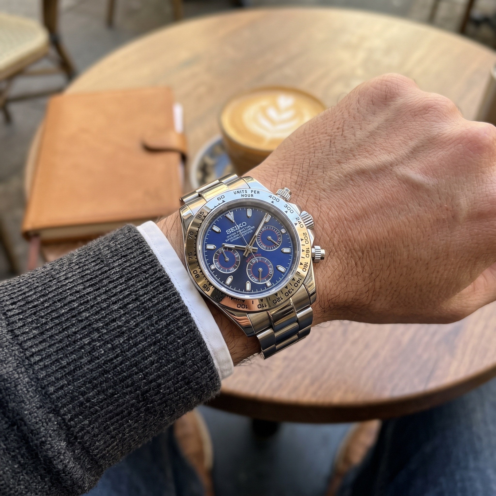 Tona Mod – Steel · Blue Dial · Diamond Bezel – 40mm – Chronograph – on-wrist view