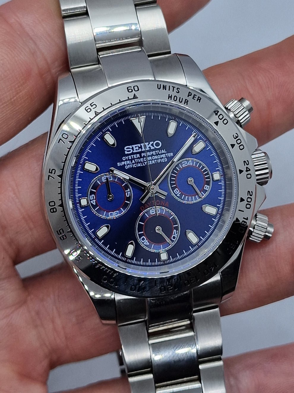 Tona Mod – Steel · Blue Dial · Diamond Bezel – 40mm – Chronograph — with Seiko logo