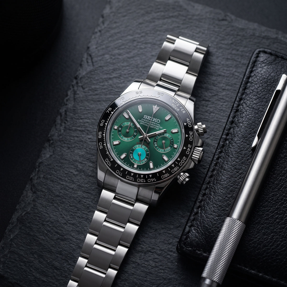 Tona Mod – Steel · Green Dial – 40mm – Chronograph – lifestyle flat lay