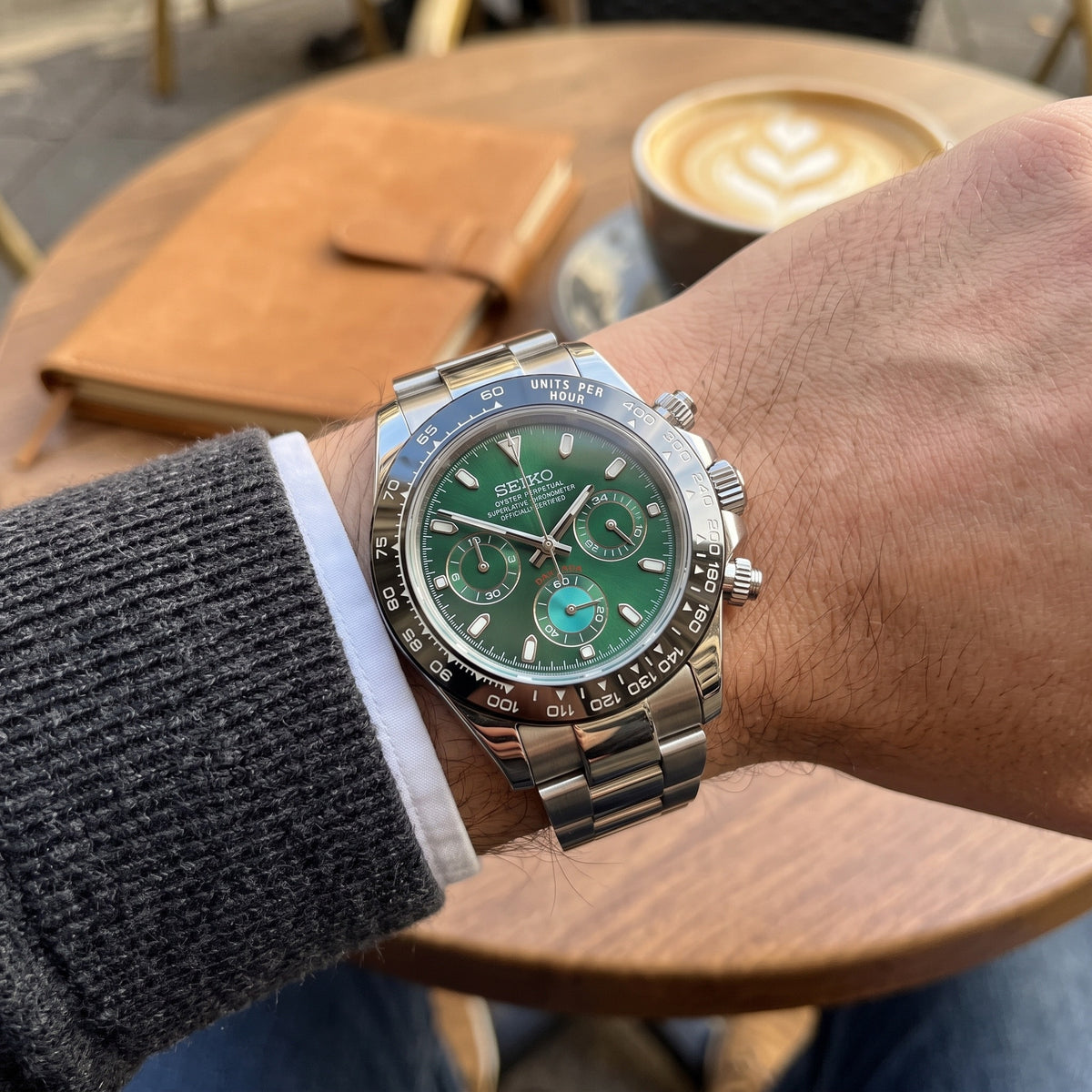 Tona Mod – Steel · Green Dial – 40mm – Chronograph – on-wrist view