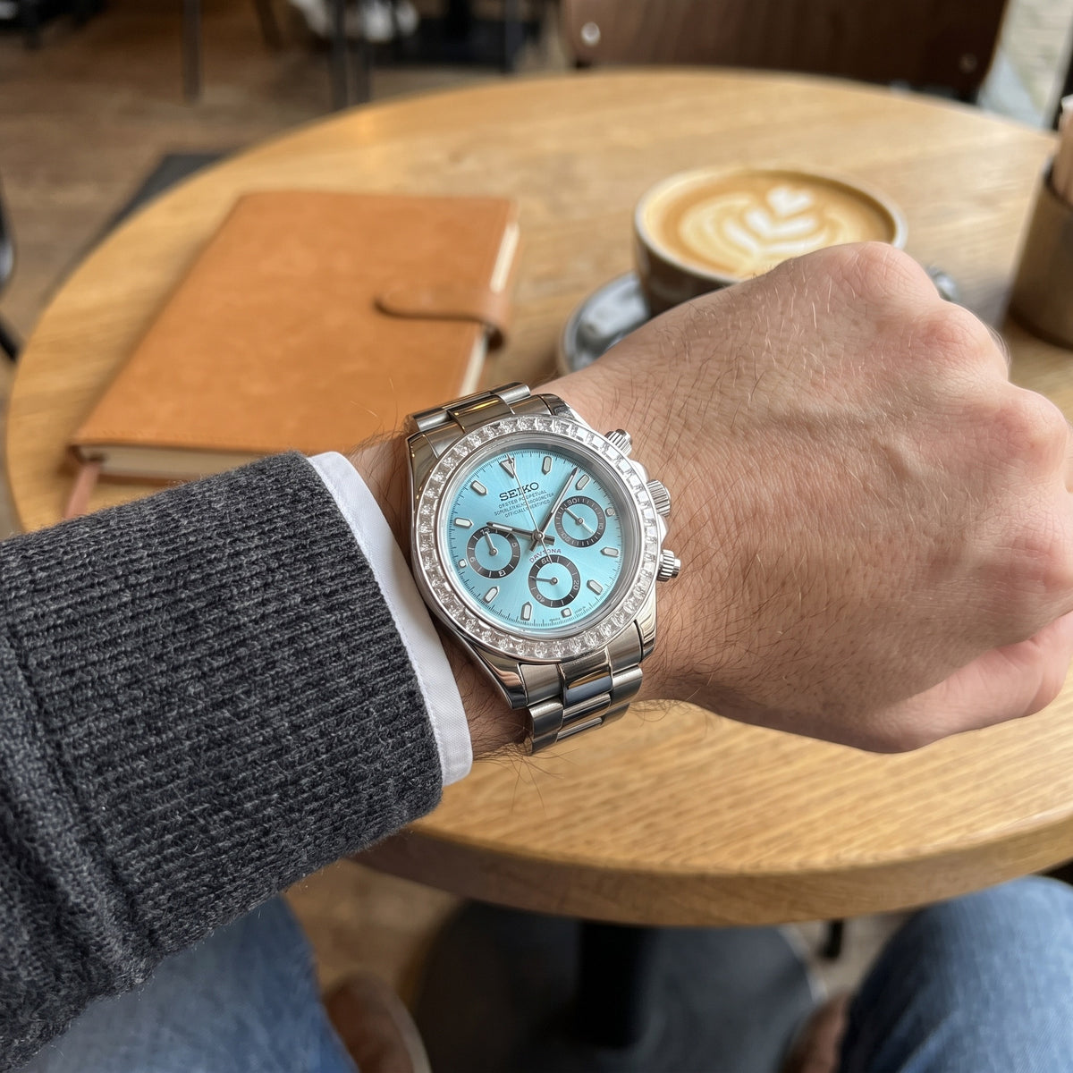 Tona Mod – Steel · Ice-Blue Dial · Diamond Bezel – 40mm – Chronograph – on-wrist view